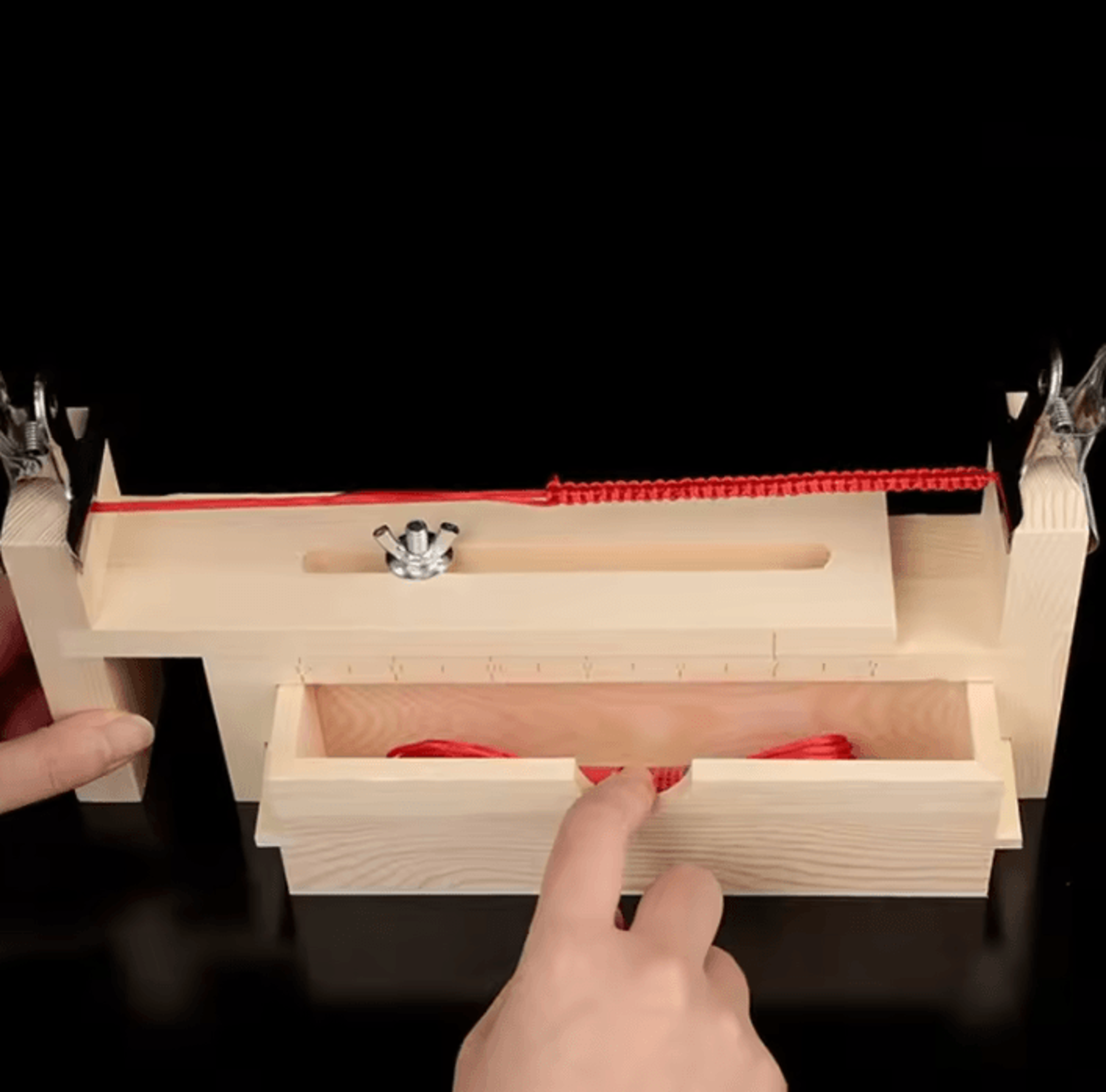adjustable wooden paracord jig workbench for bracelet making