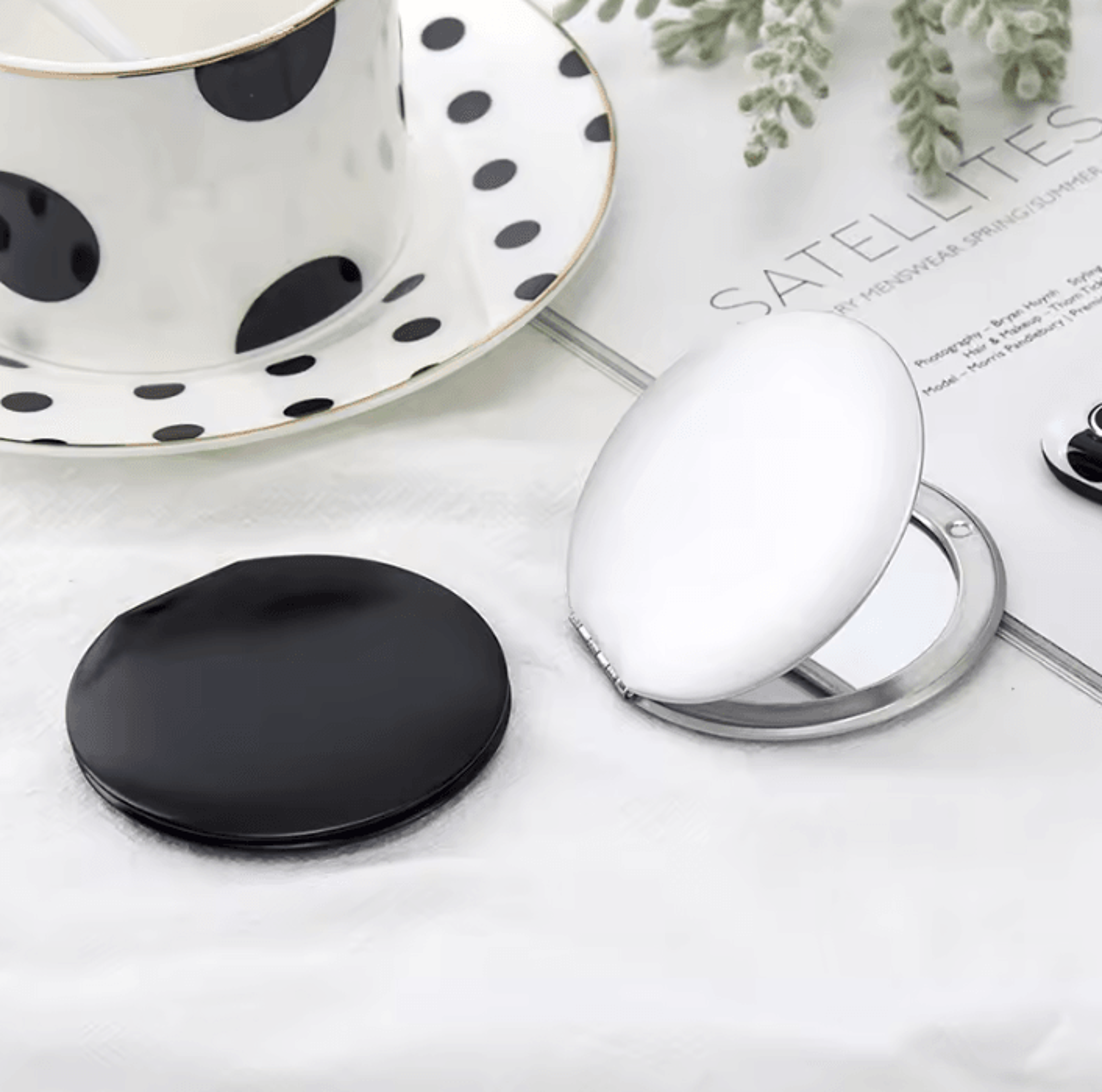 portable magnifying compact makeup mirror