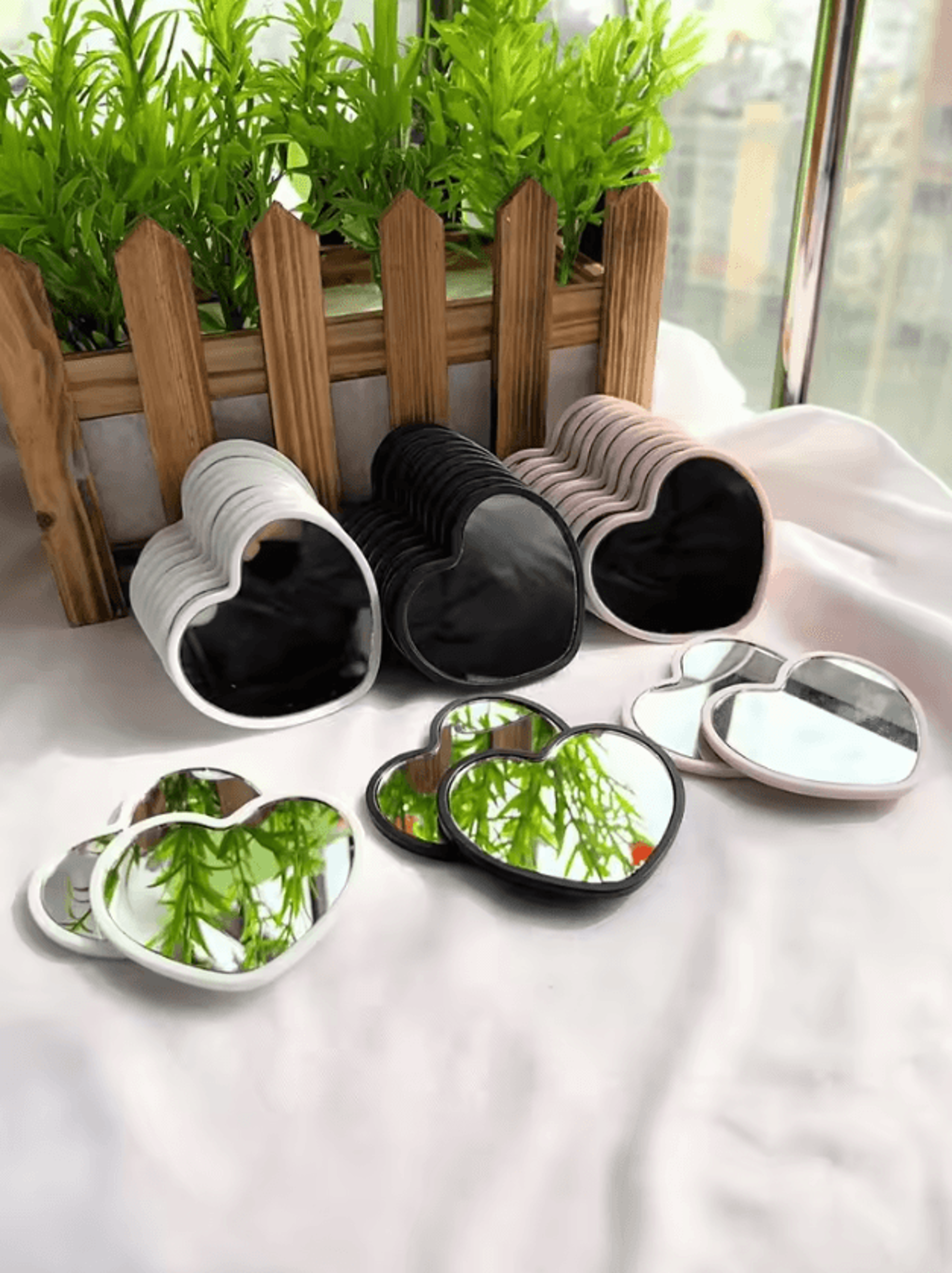 cute heart shaped mini desktop makeup mirror