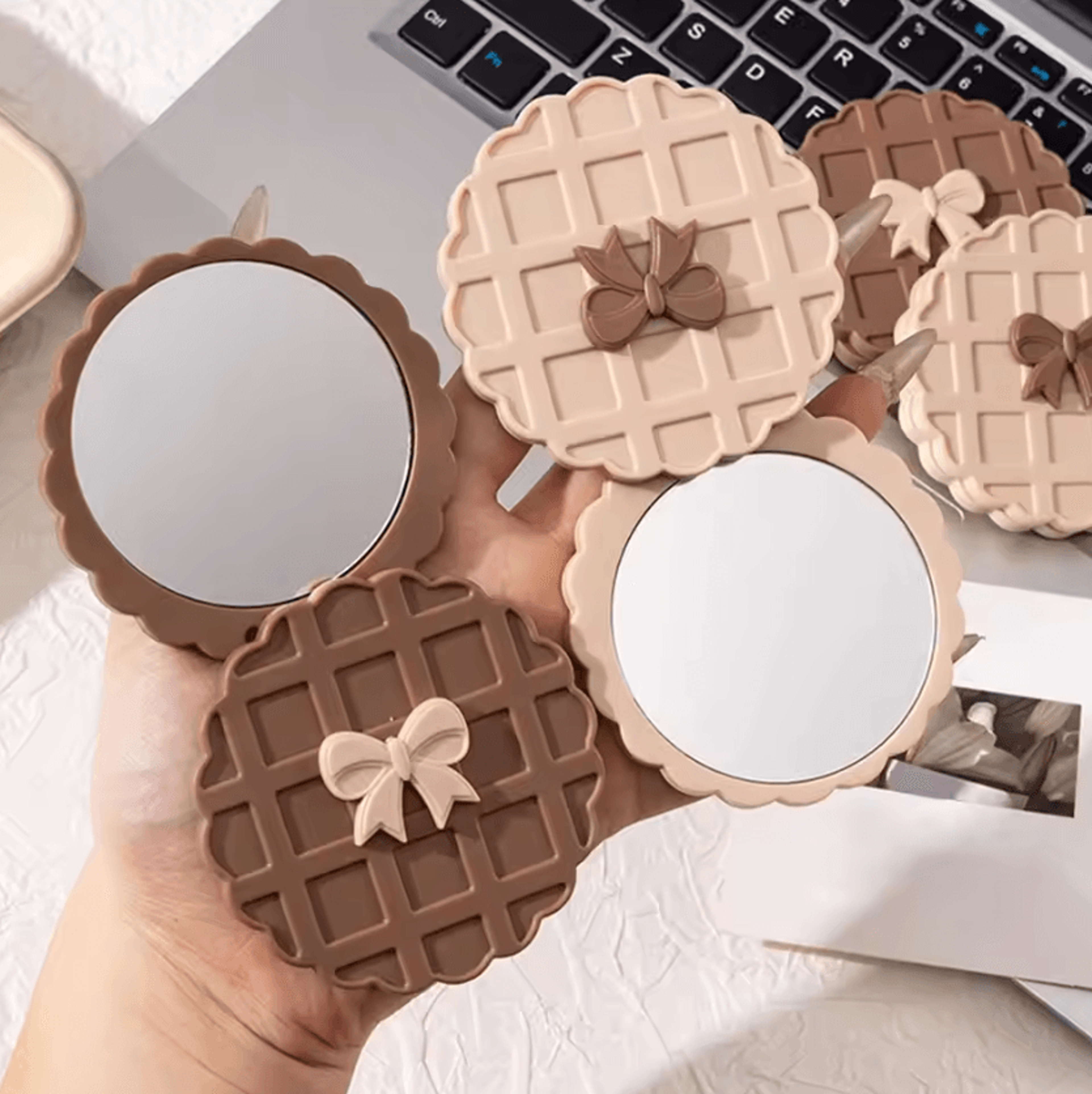 waffle pattern rotating pocket makeup mirror