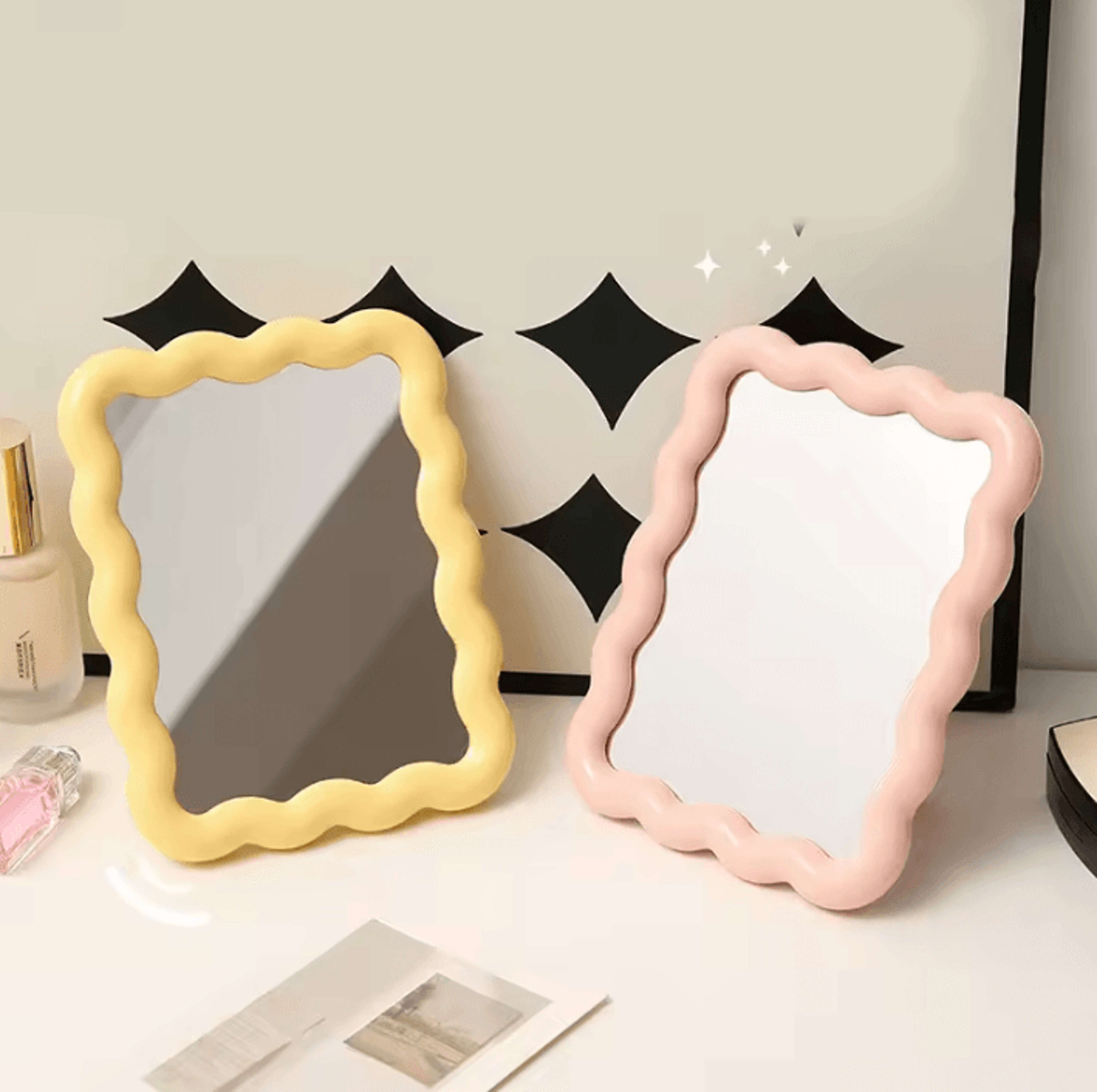 cute corrugated foldable makeup mirror for desktop and travel