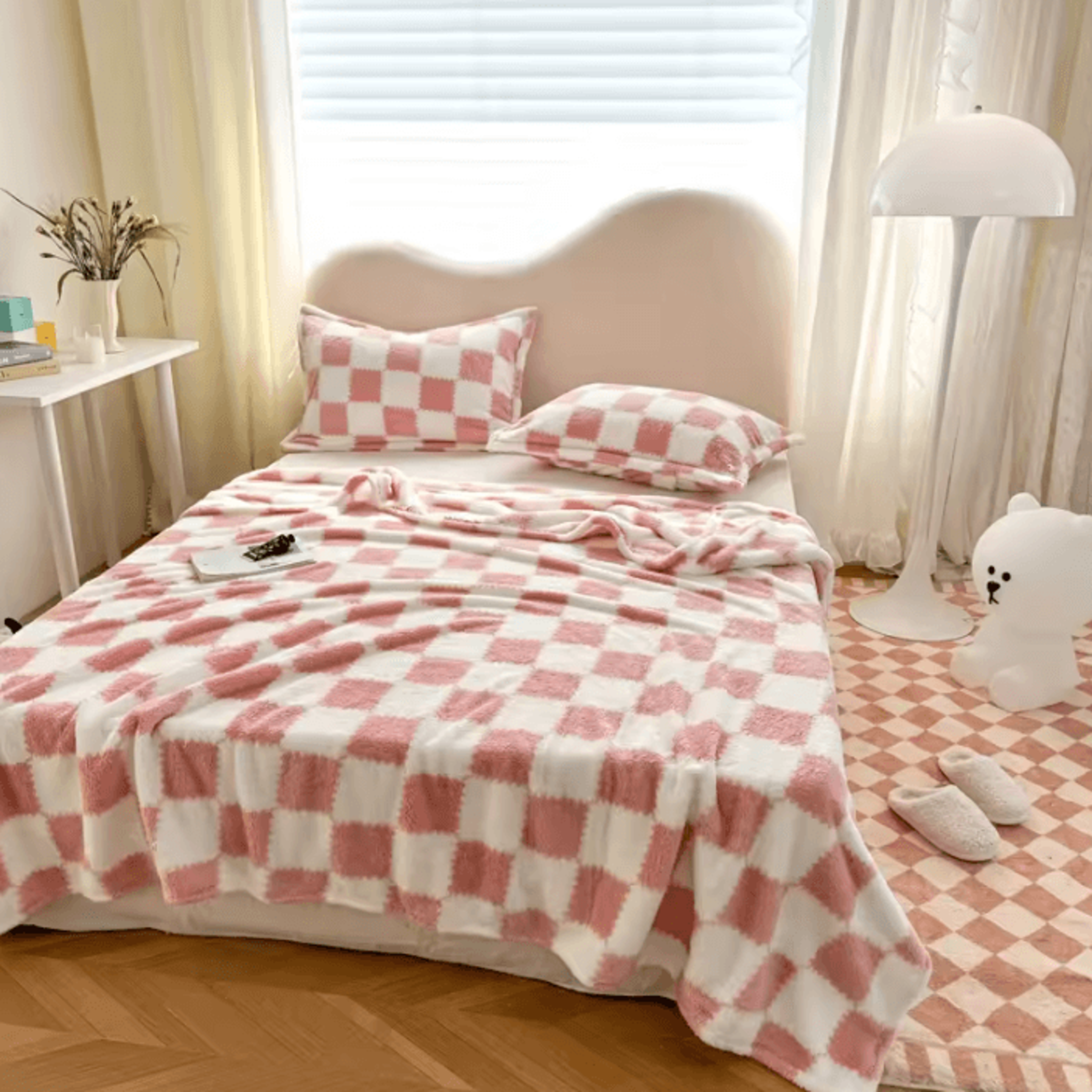 pink and white soft flannel fleece blanket