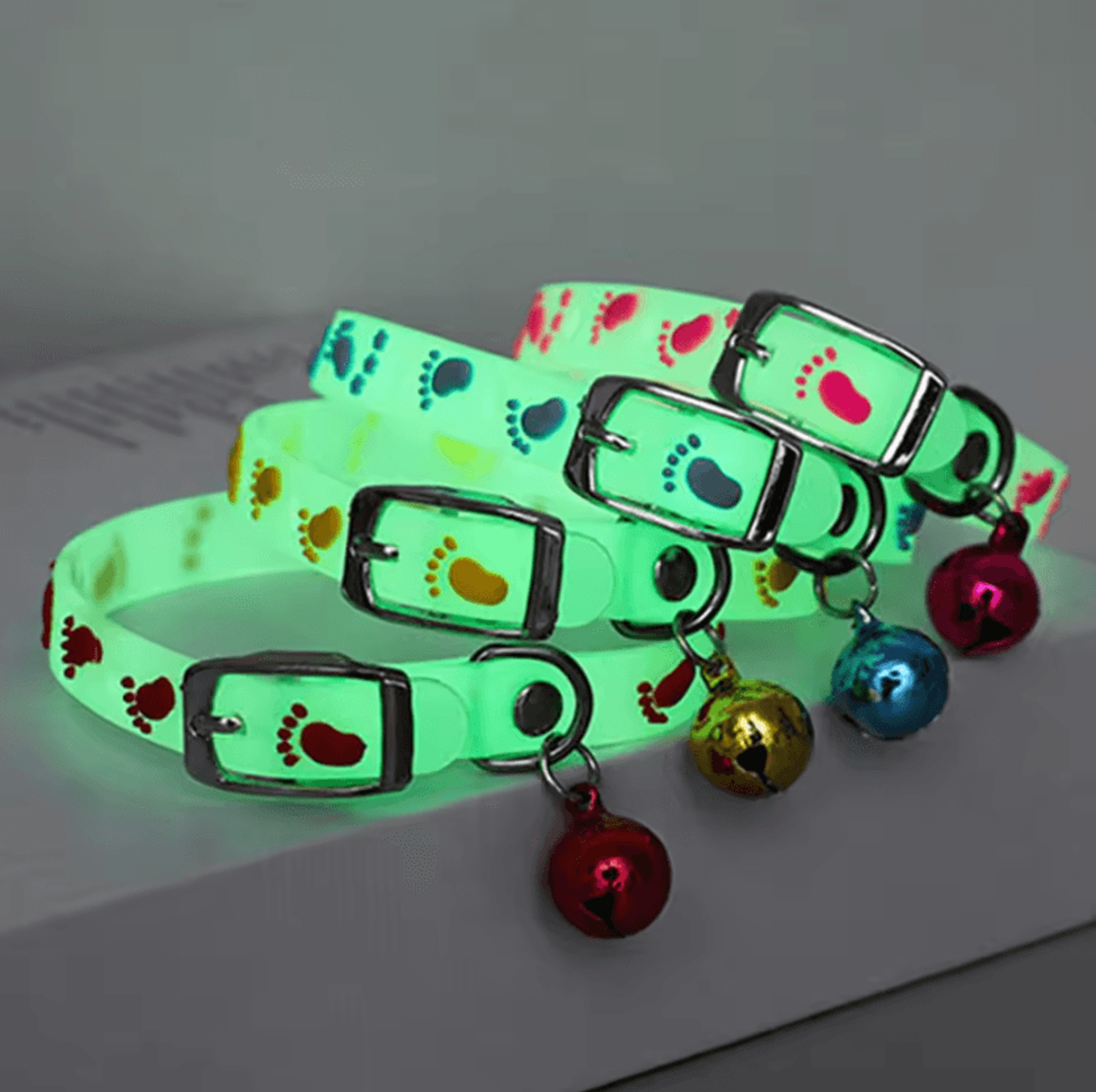 glowpaw luminous silicone cat collar with bell