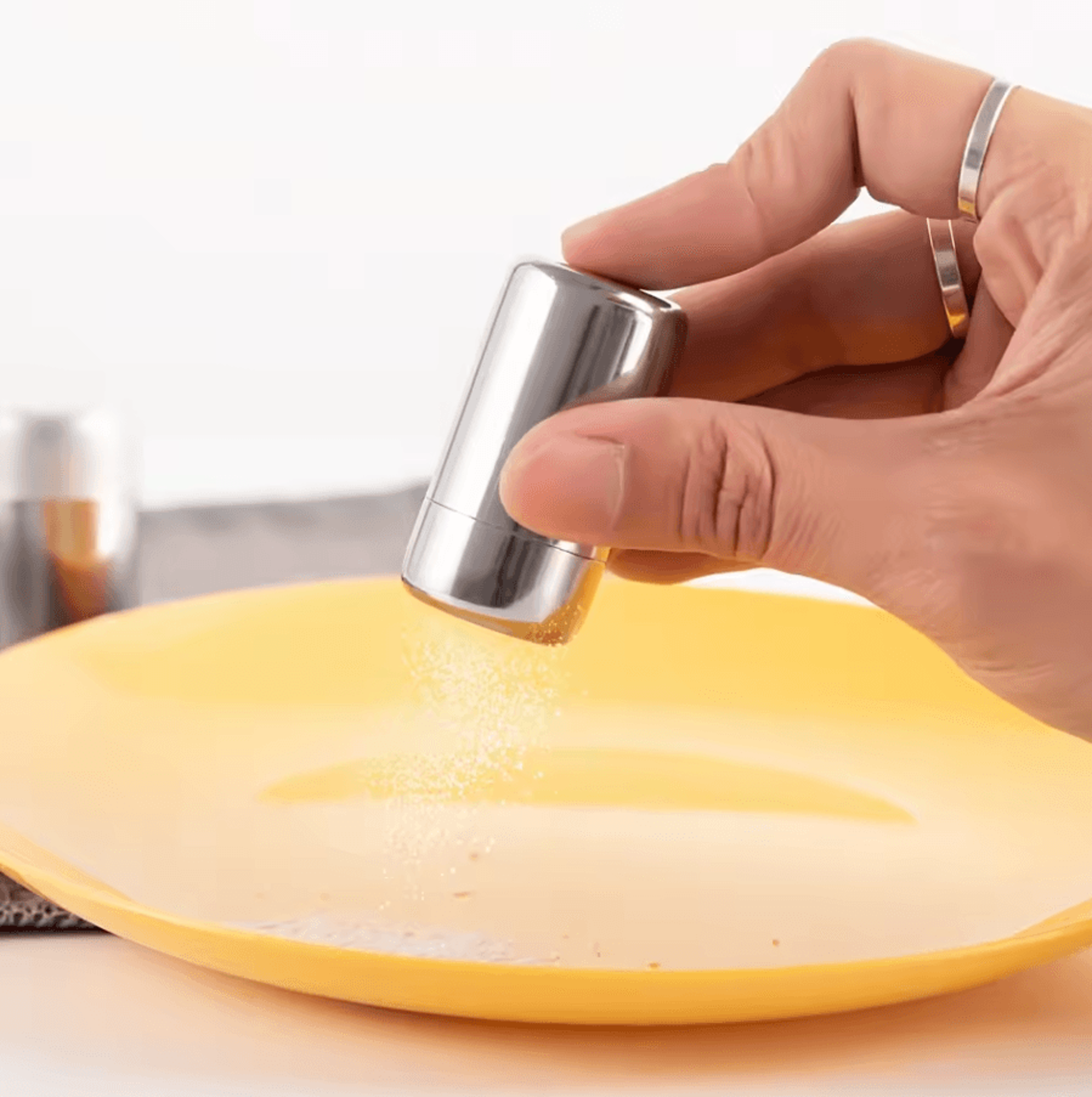 2pcs stainless steel mini spice jars portable salt and pepper shakers