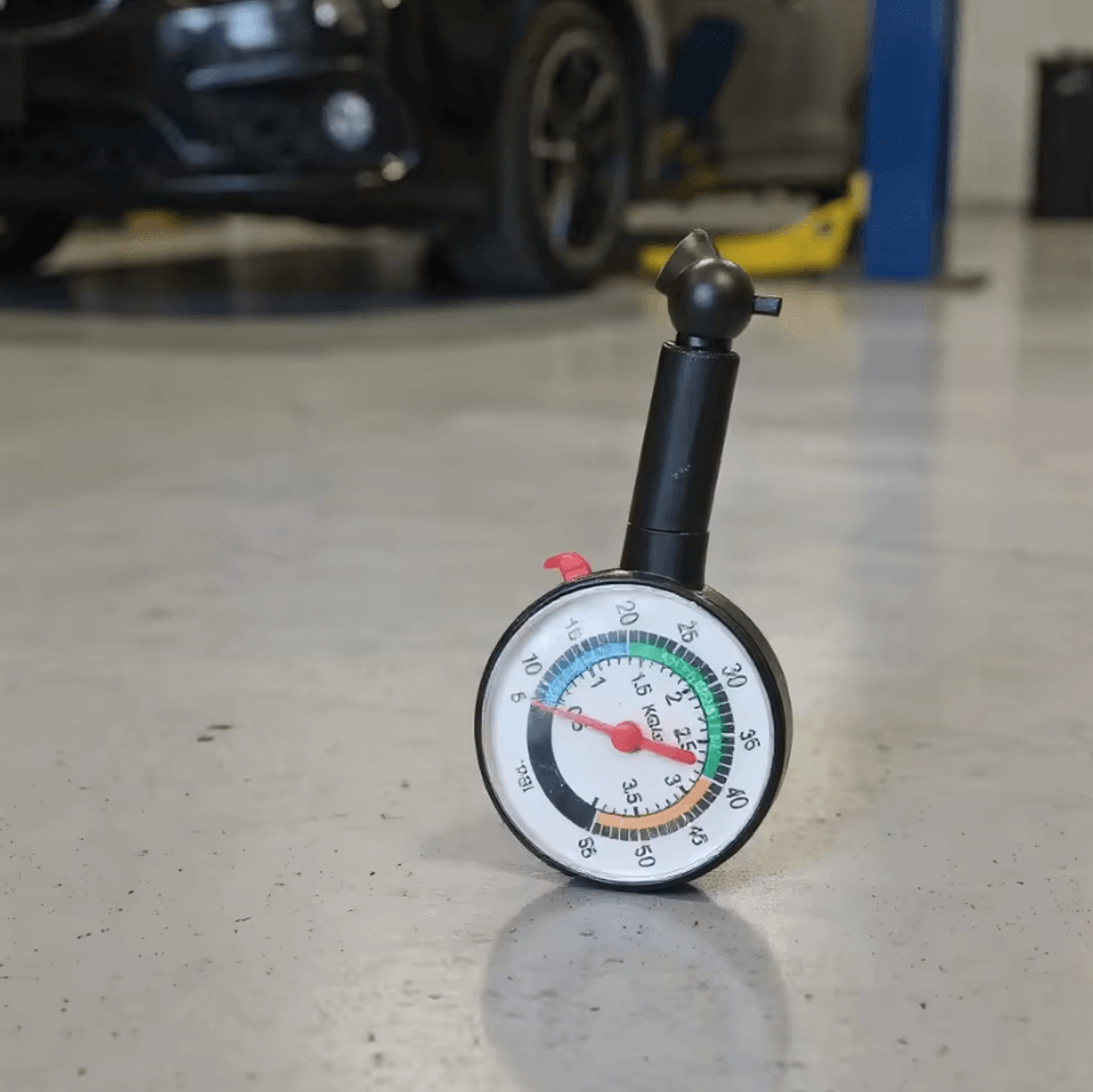high-precision tire pressure checker 0-100 psi rugged gauge with deflator tool