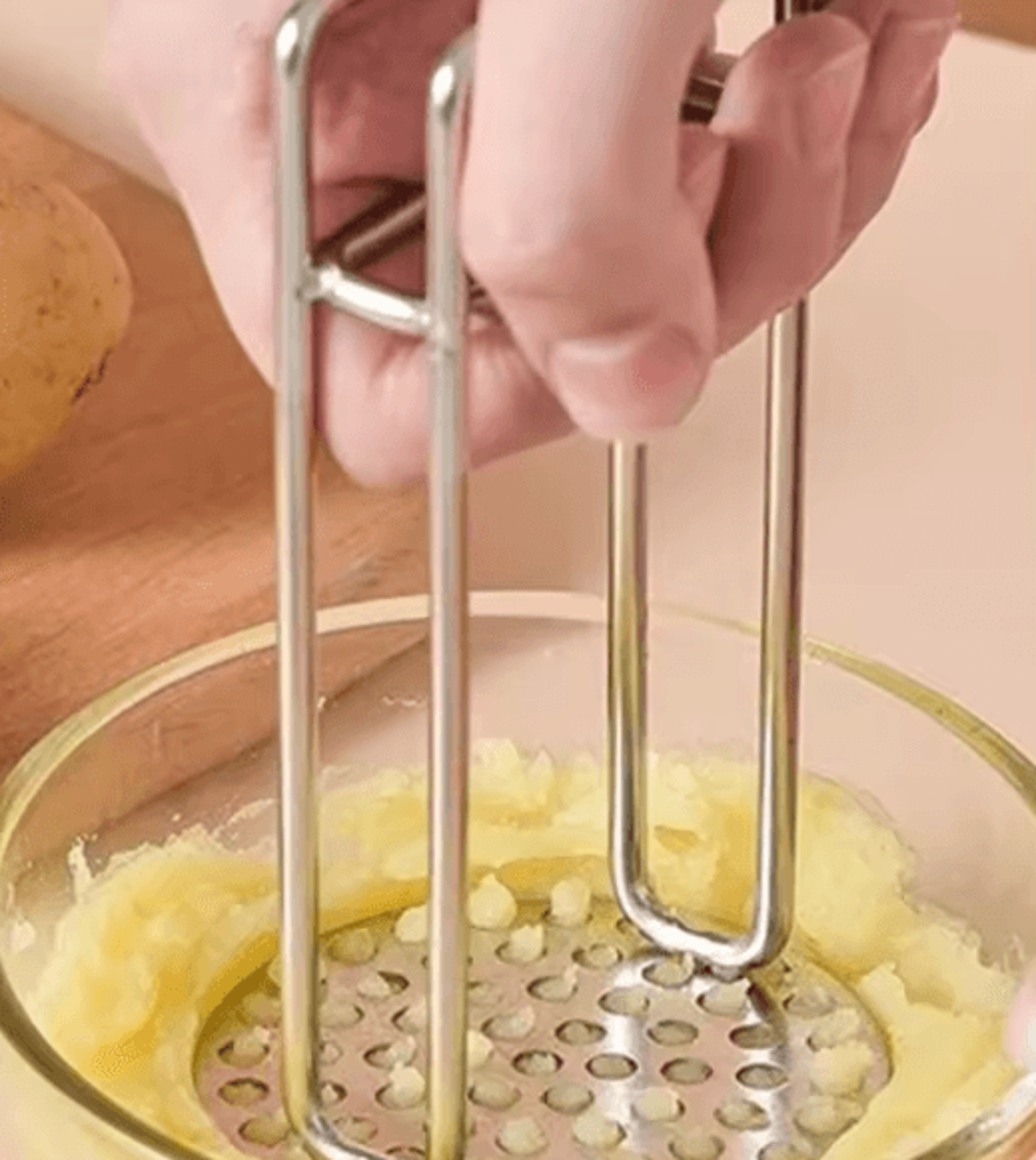heavy-duty stainless steel potato masher – multi-use vegetable & fruit press tool