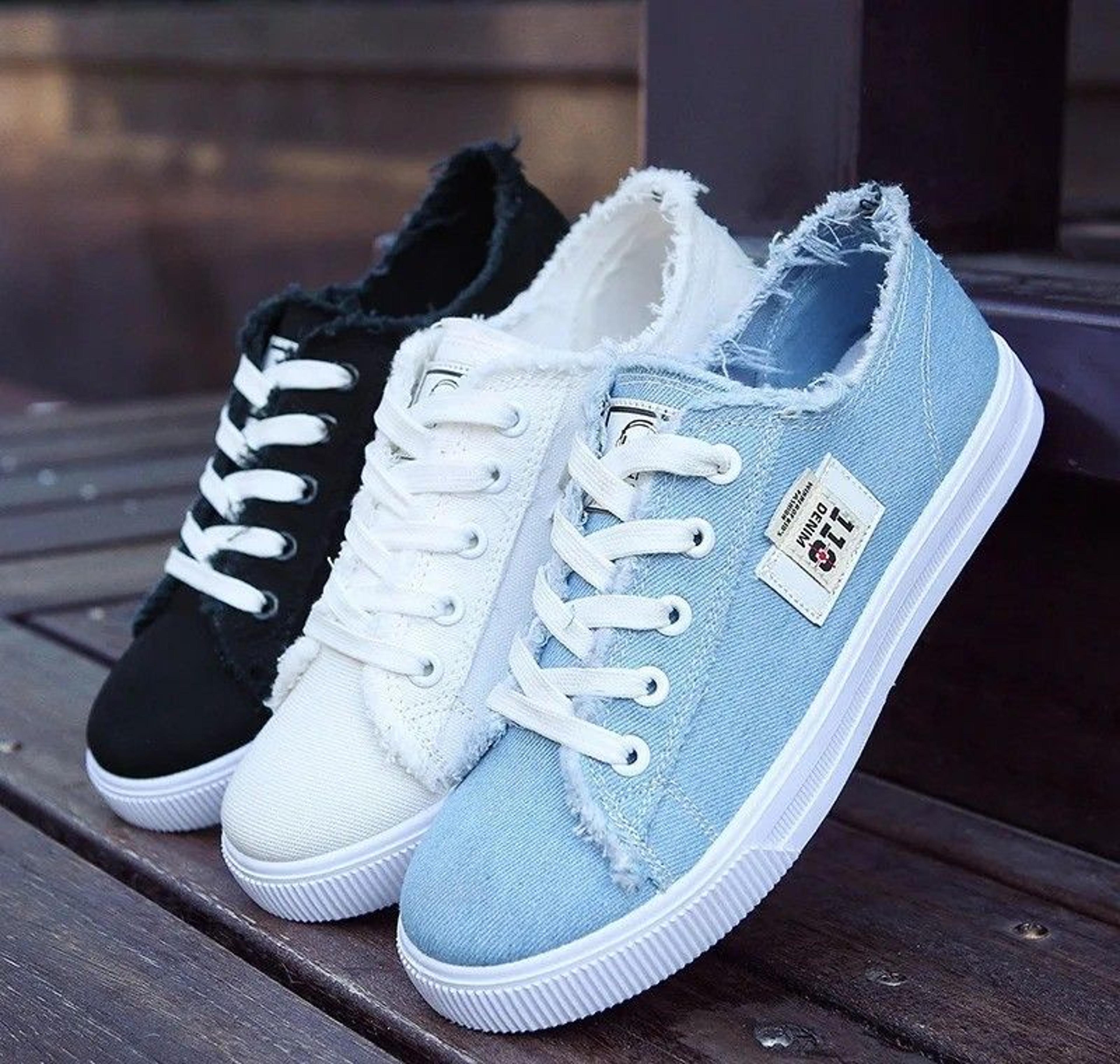 women's classic canvas comfort sneakers