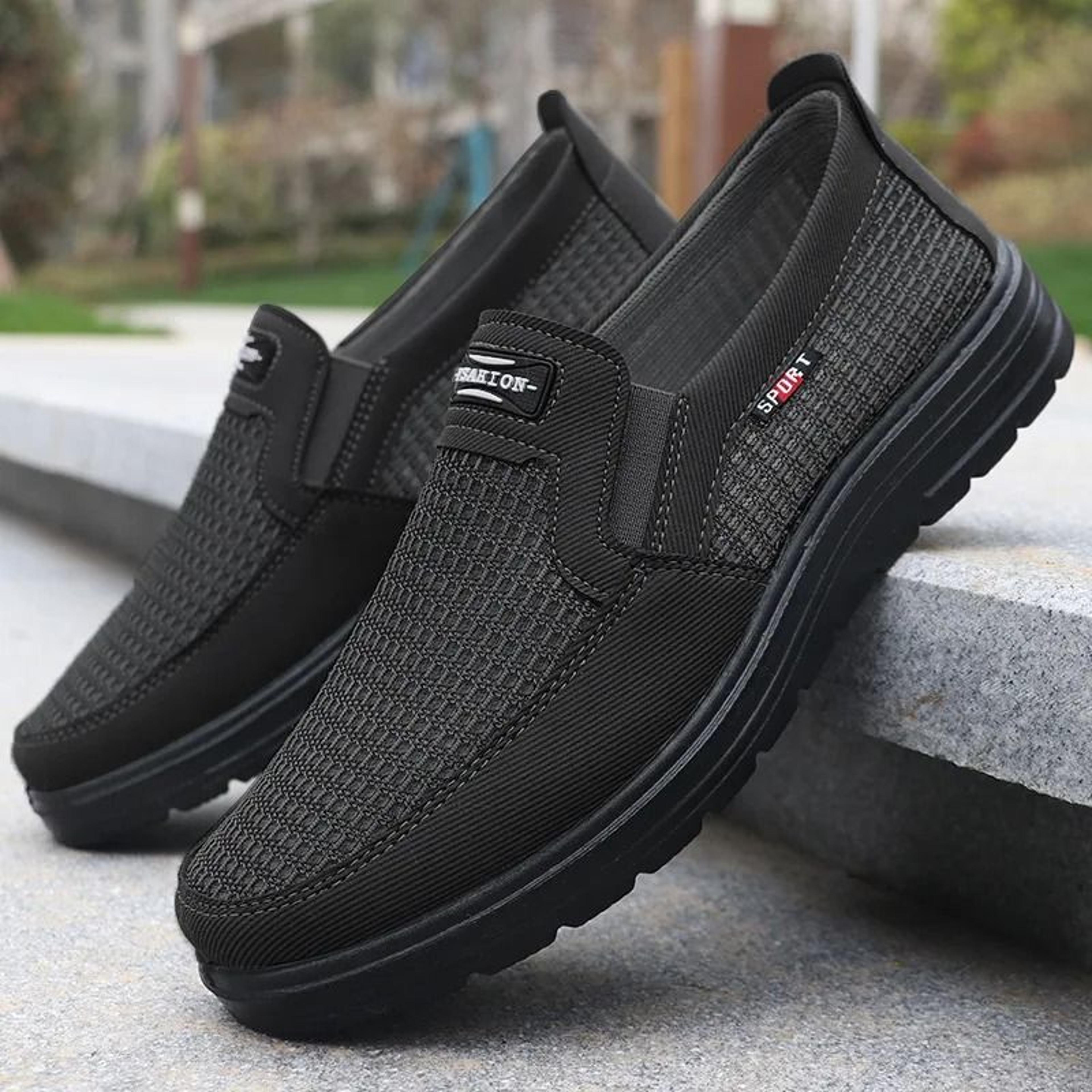 men's lightweight knit running sneakers