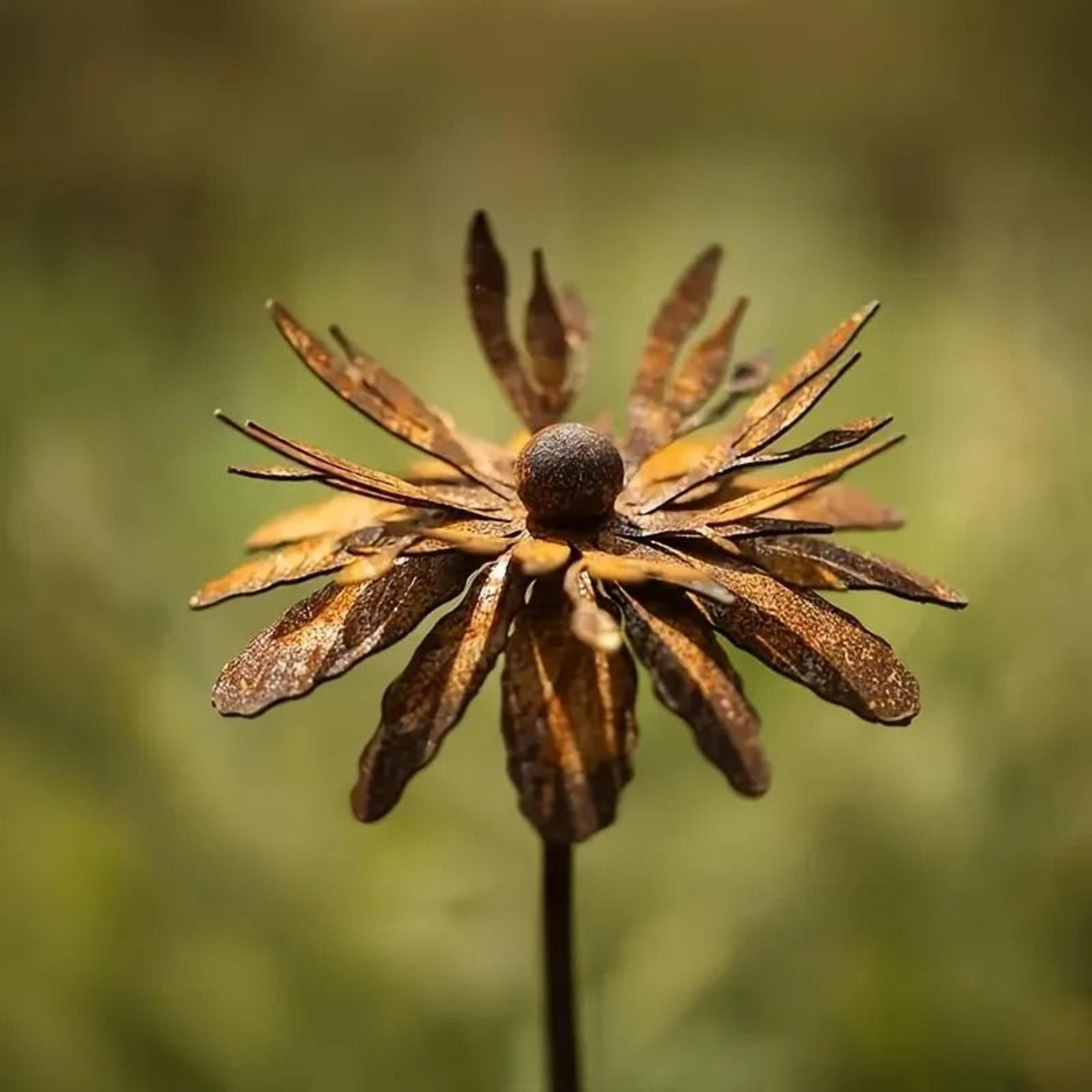 rustic metal daisy garden stake with vintage rust finish outdoor lawn & patio decor