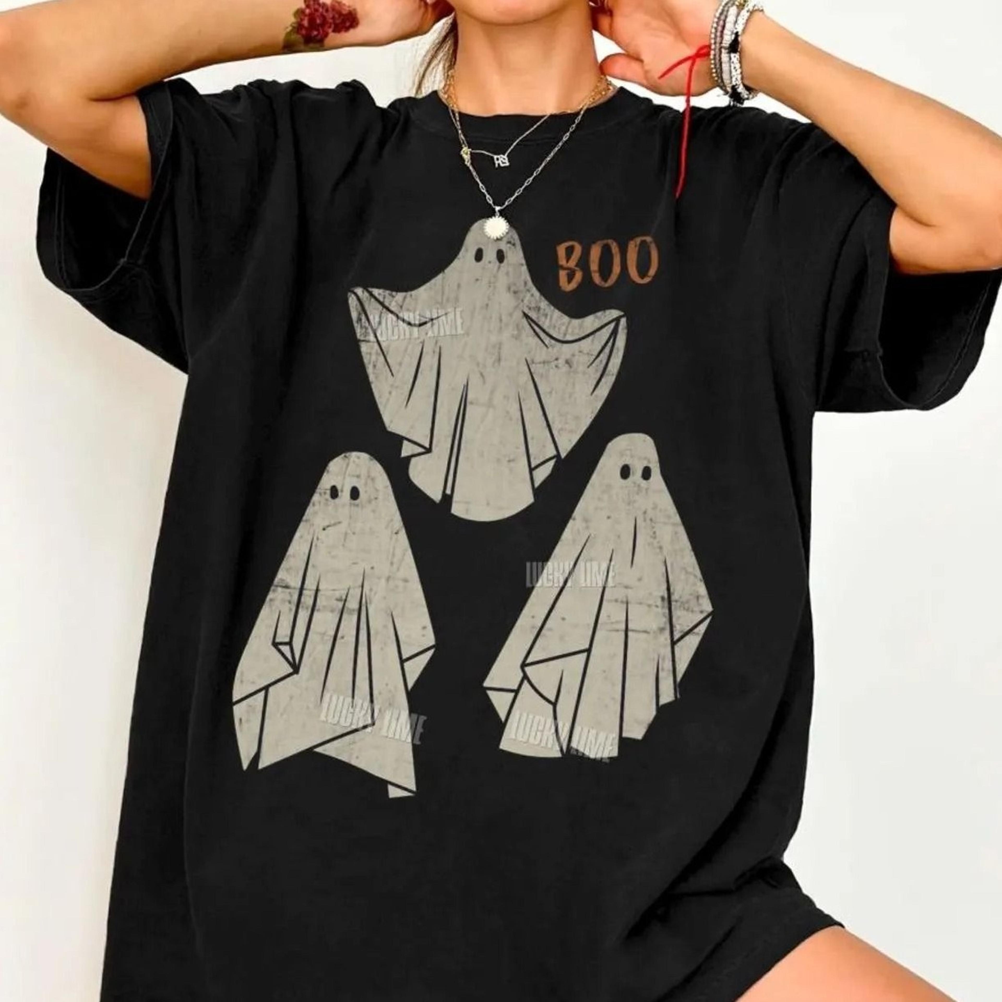 halloween tshirt, vintage haunted house shirt, spooky season graphic tee, spooky vibes, cute ghost