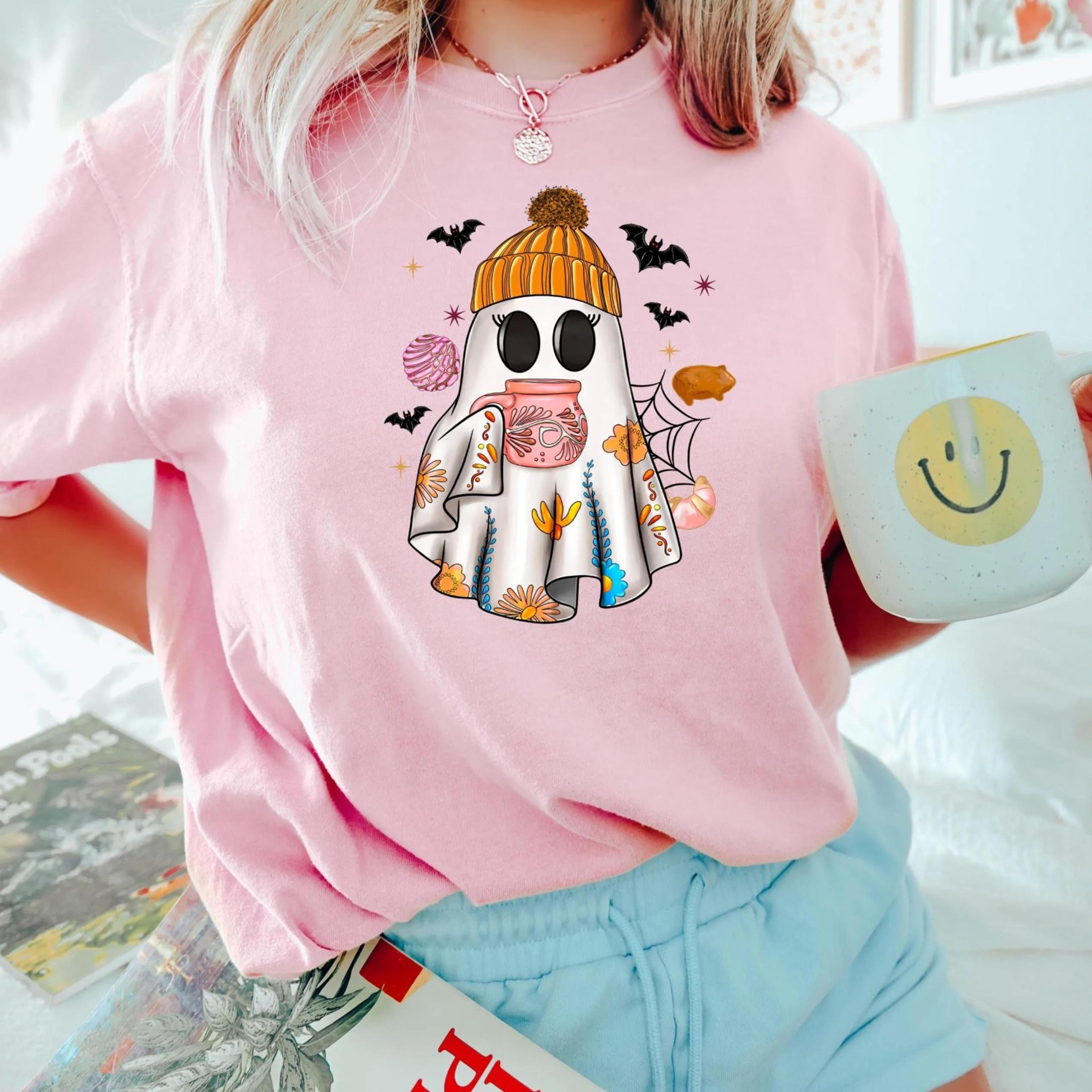 aqui espantan shirt, halloween mexican ghost shirt, spanish, spooky latina, spooky conchas shirt, regalos es espanol, ha