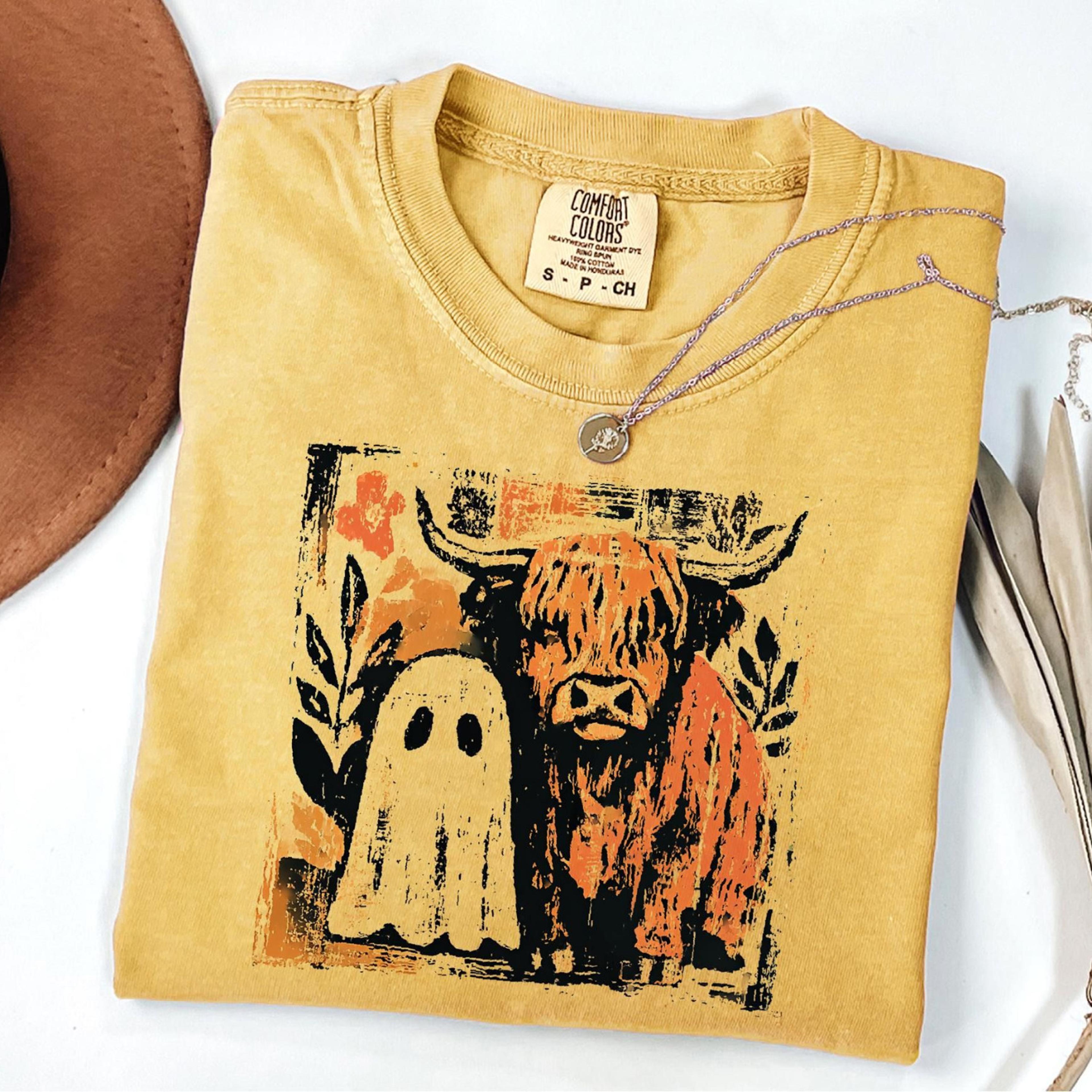ghost cow halloween shirt cute spooky cow graphic tee for cow lovers