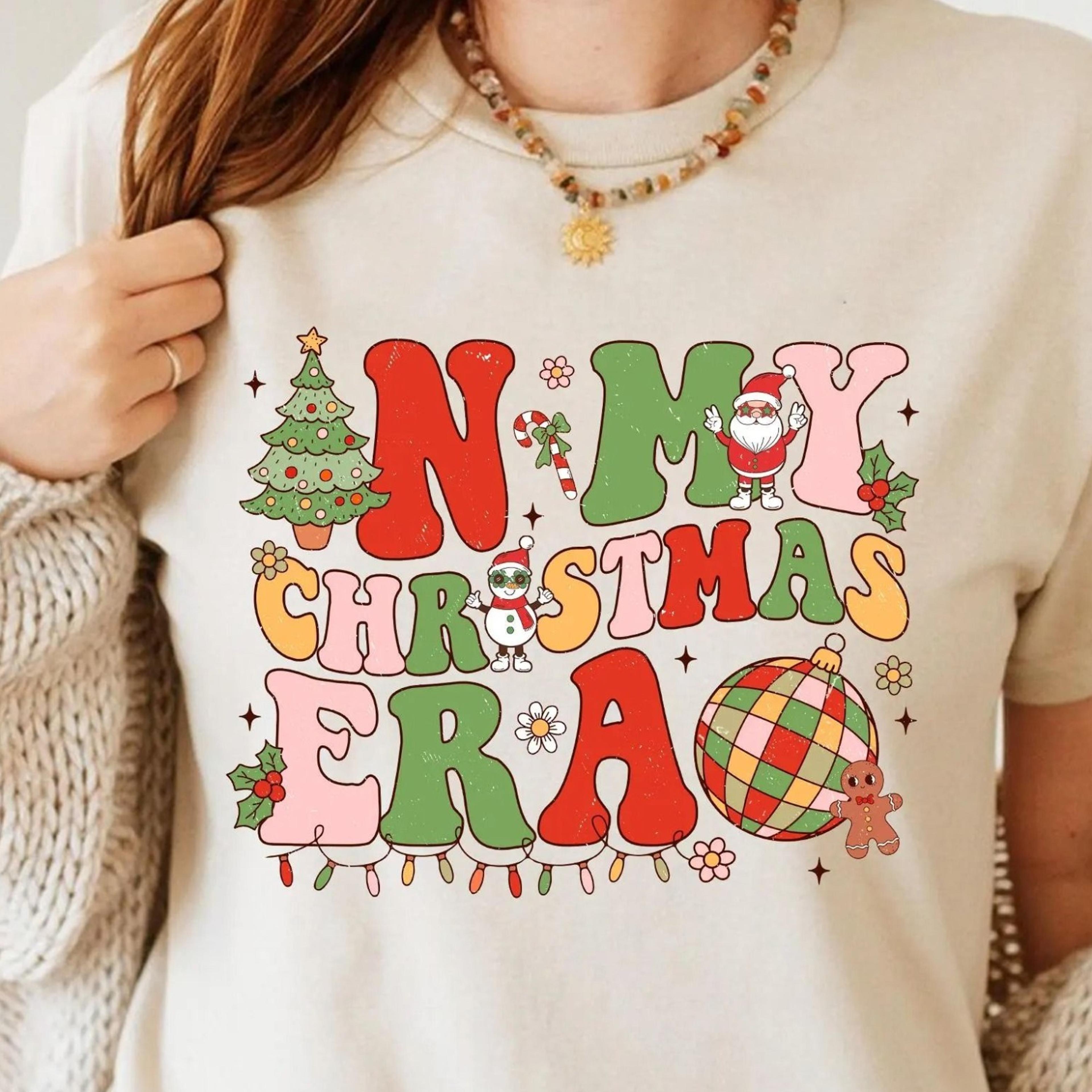 retro 'in my christmas era' cotton t-shirt