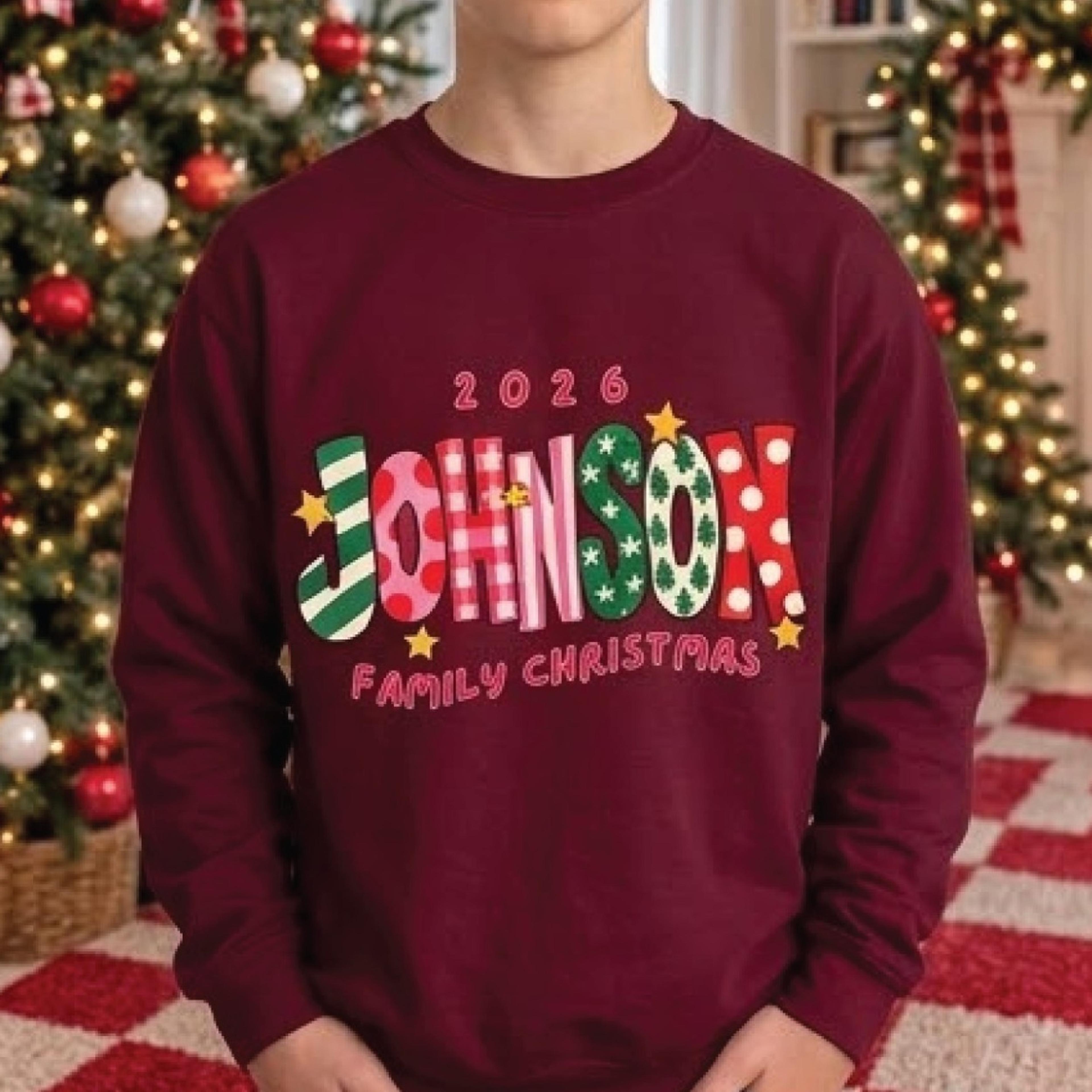 custom family christmas 2026 sweatshirt personalized family name christmas crewneck cute matching family shirts