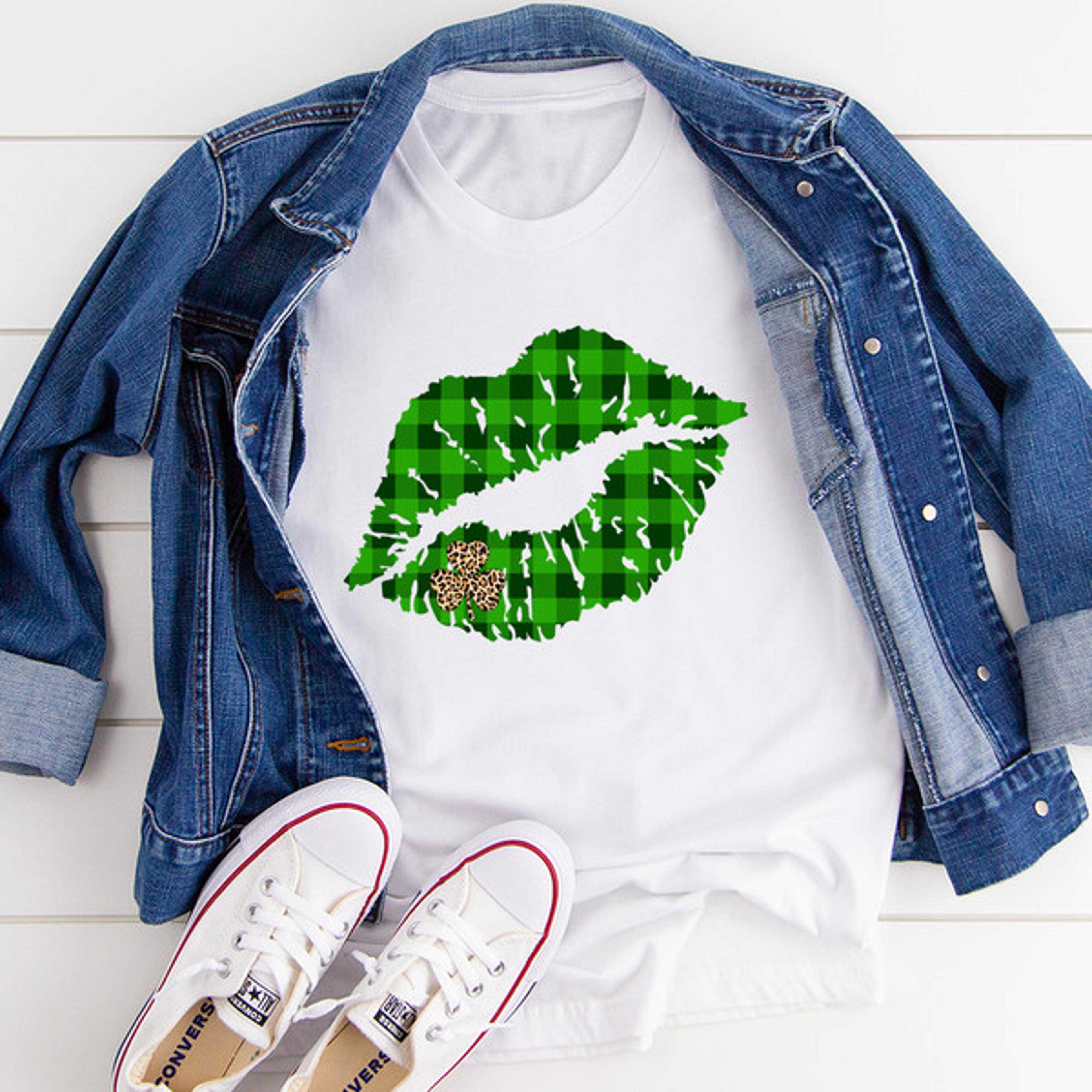 shamrock lips tee