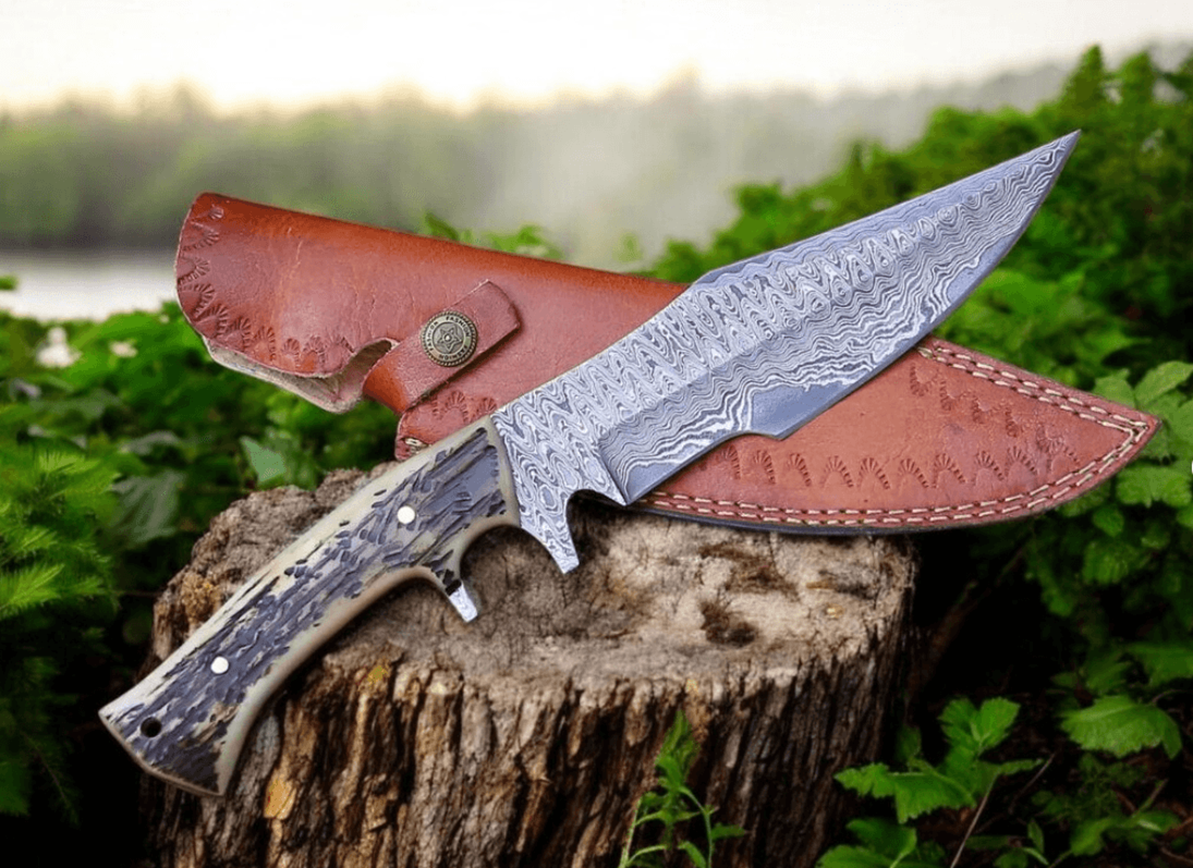 damascus steel hunting knife | stag horn handle | 7.5" outdoor blade + leather sheath | compact bushcraft knife
