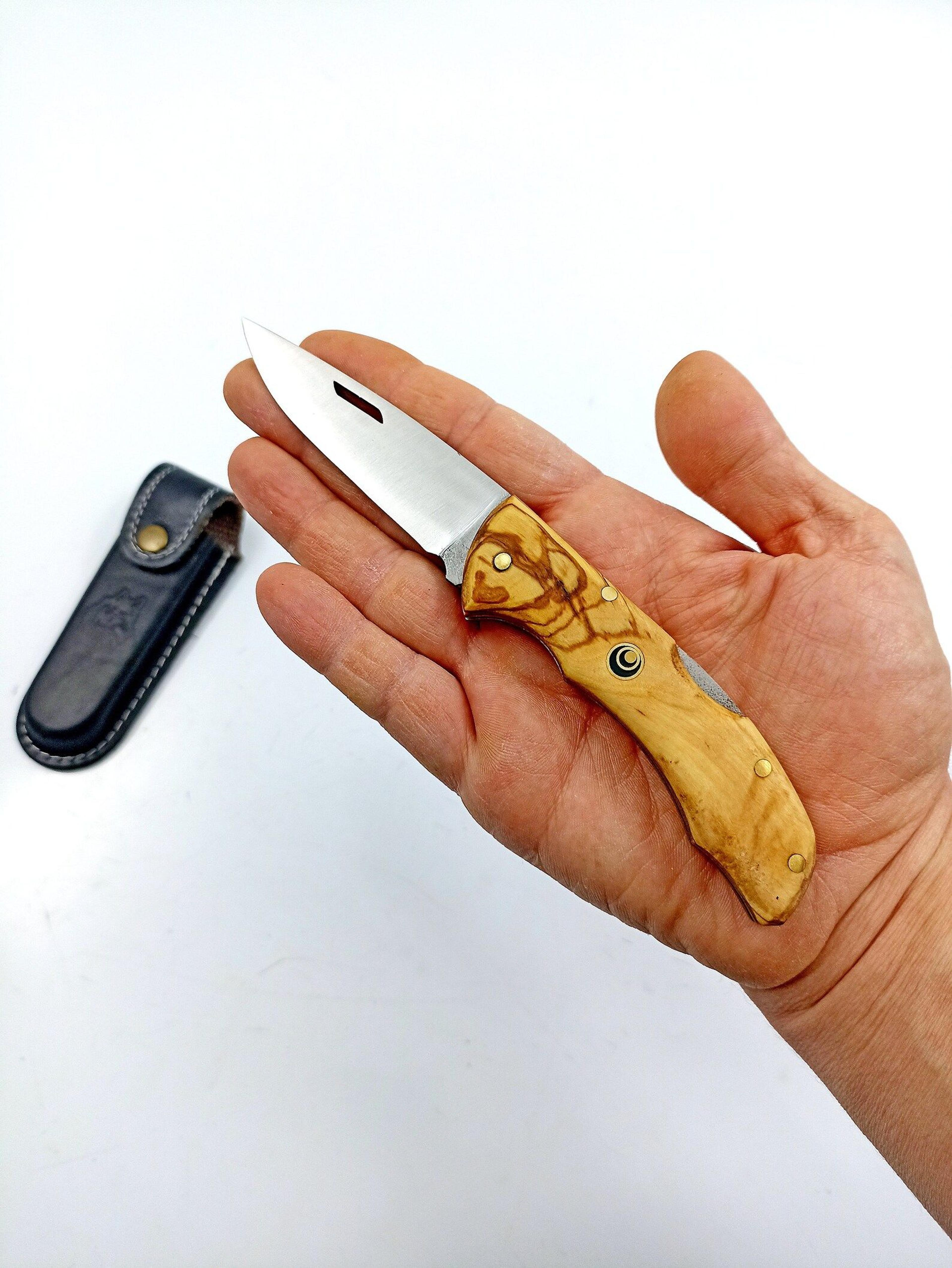 engraved folding knife with walnut handle and stainless steel blade - perfect groomsmen gift for special occasions