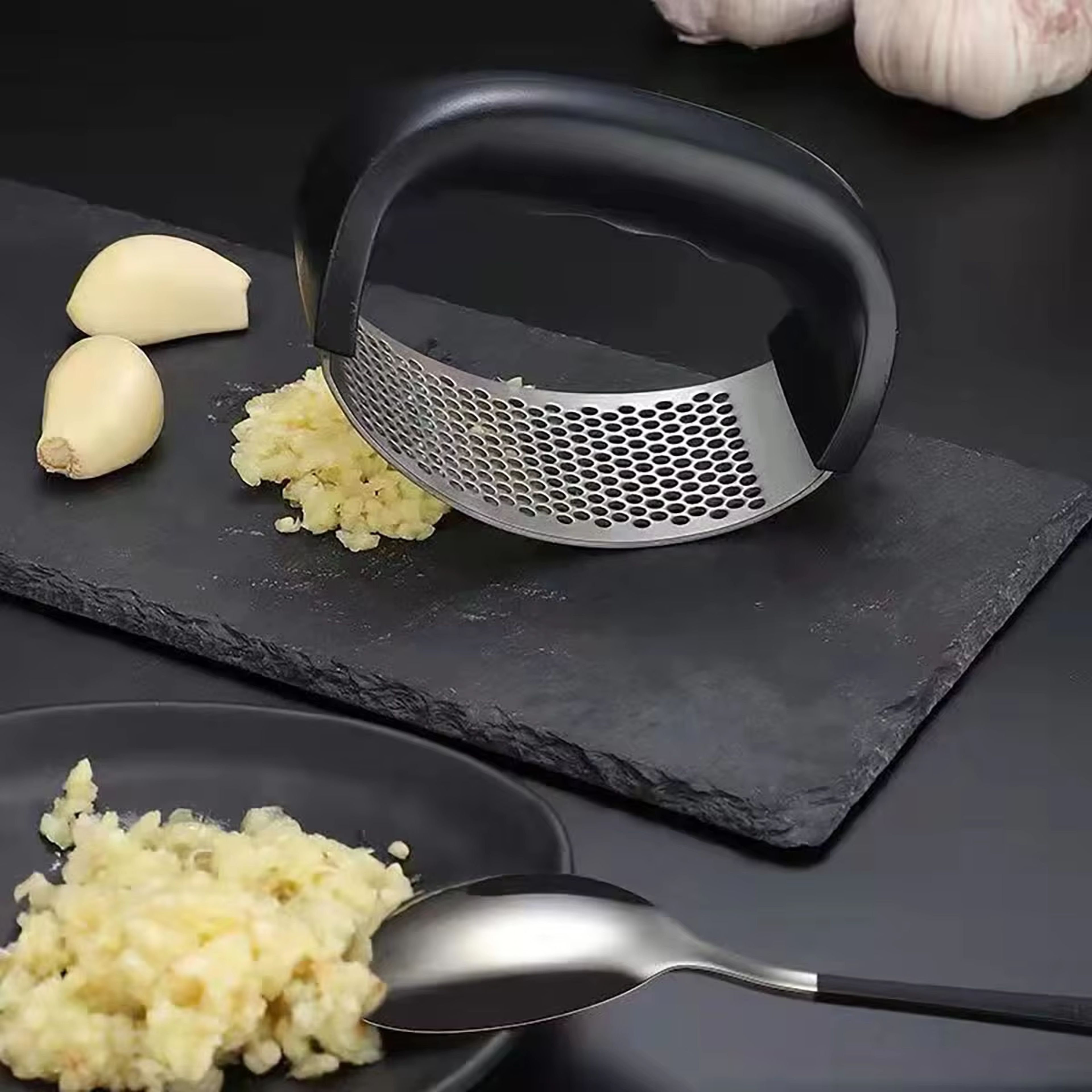 manual garlic press stainless steel mincer for chopping garlic, vegetables and fruits, kitchen gadget tools with curve
