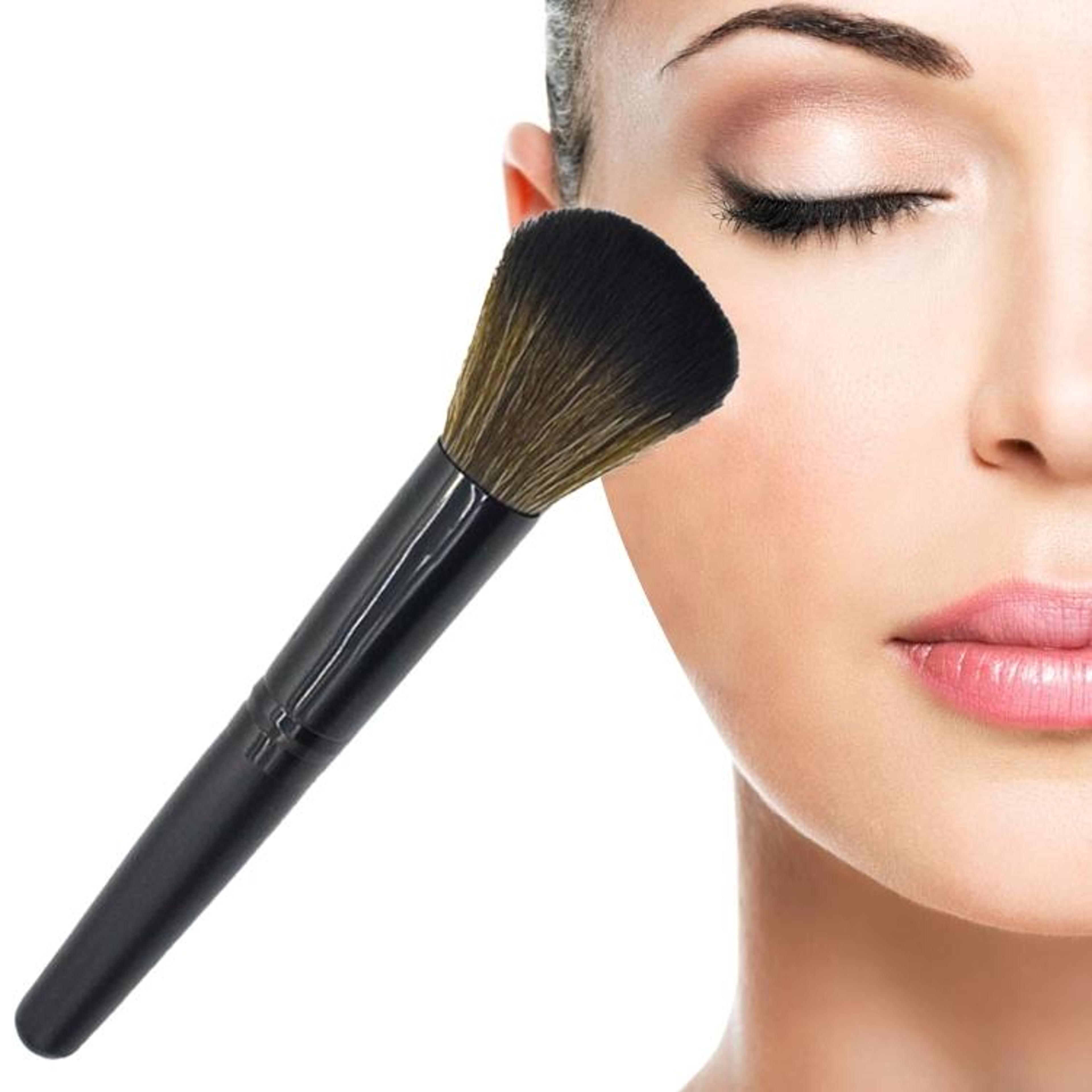 foundation brush with wooden handle for flawless blending
