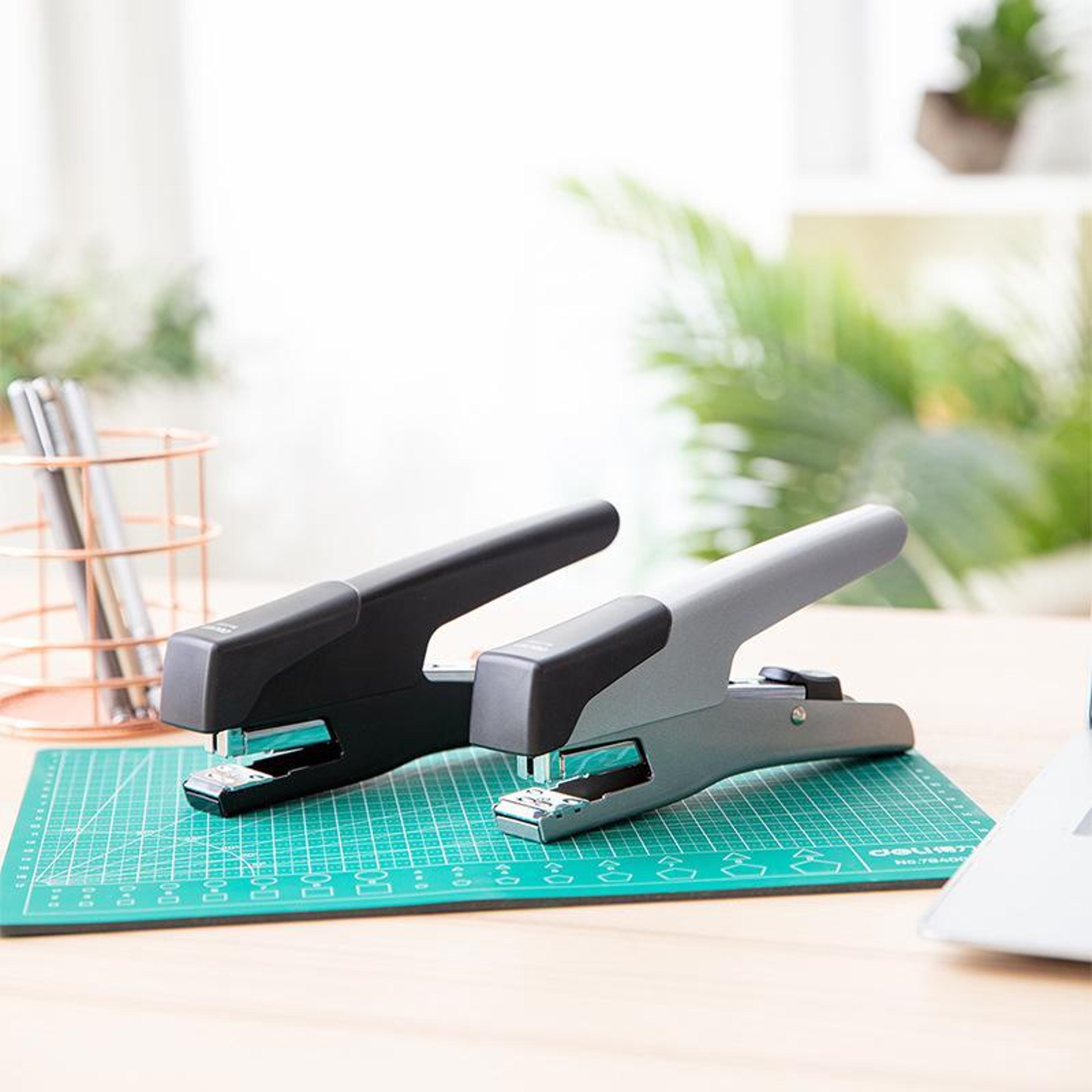 heavy duty handheld stapler for home office and school paper binding