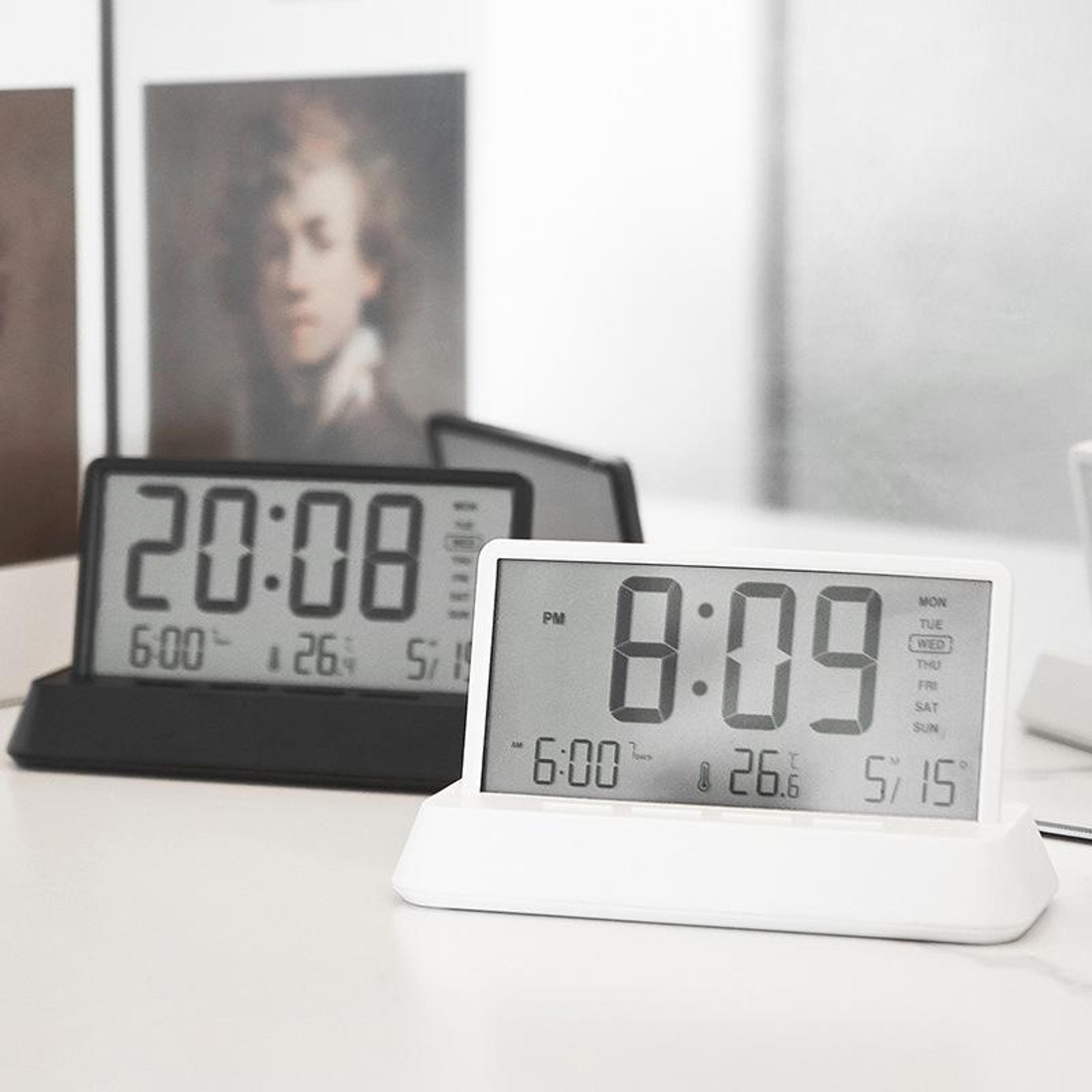 smart led digital alarm clock with temperature display, date & snooze function