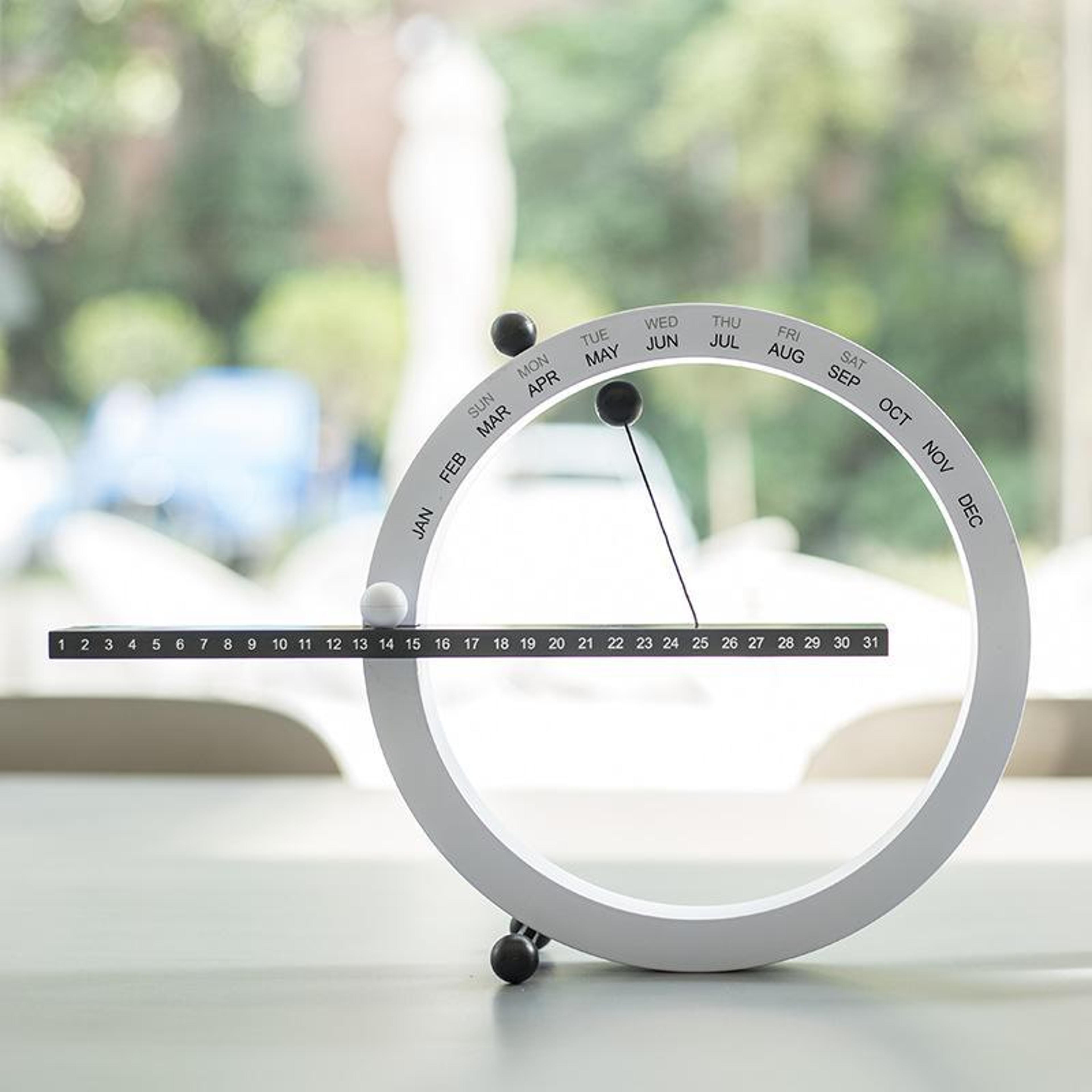 magnetic perpetual calendar wall & desk ornament decorative calendar
