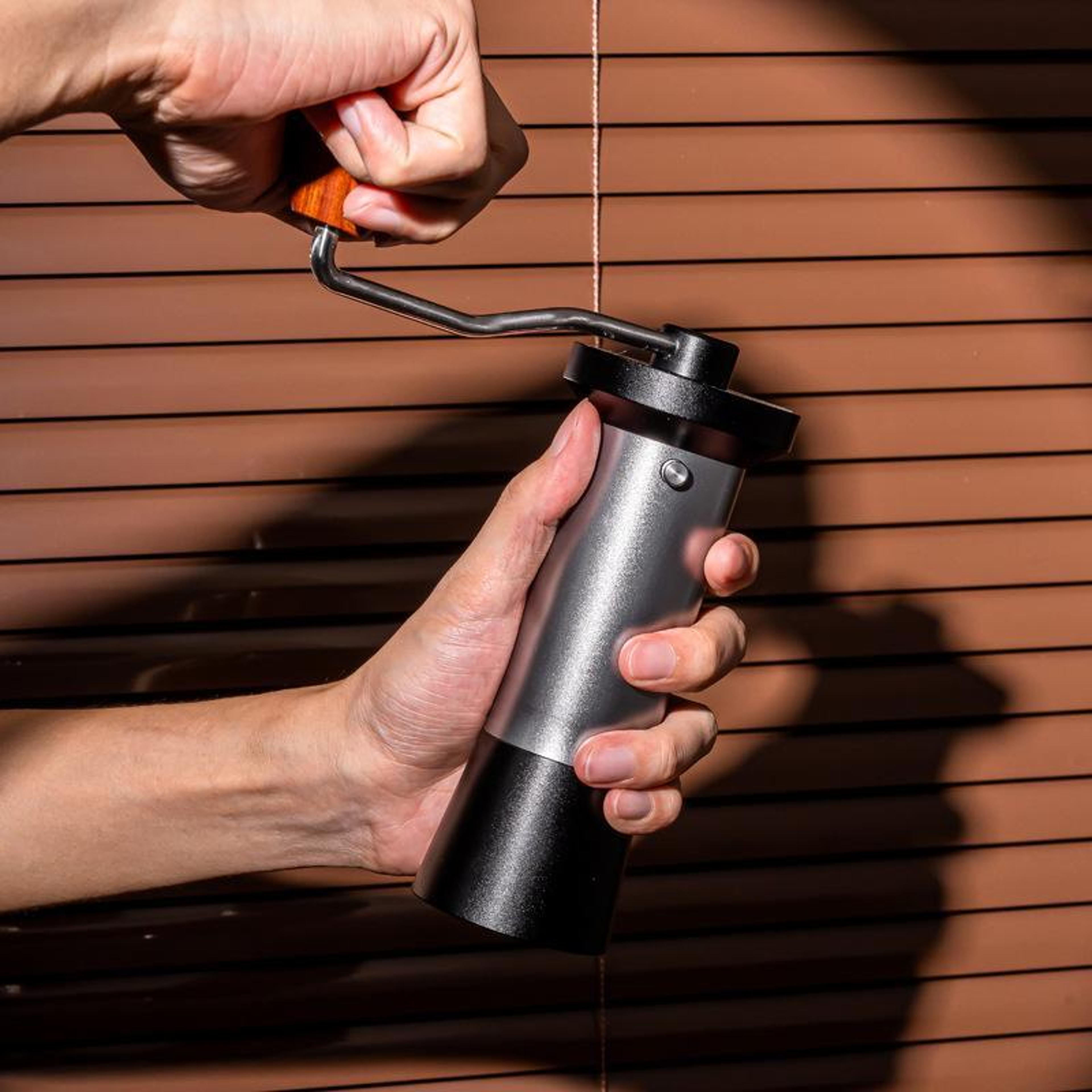 precision handheld manual coffee grinder with stainless steel burr & click adjustable grind settings