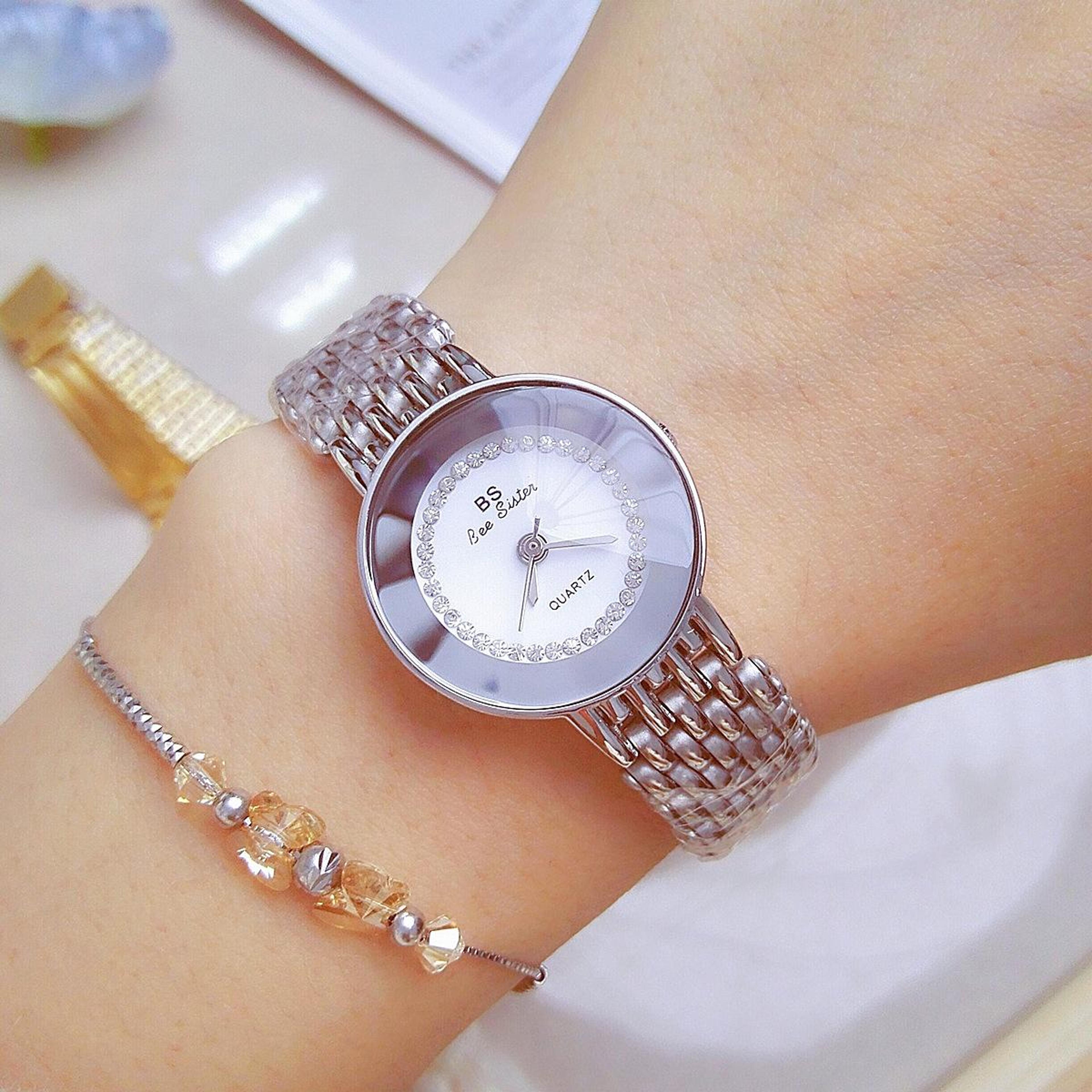 elegant women's quartz watch with round dial mineral glass and alloy strap