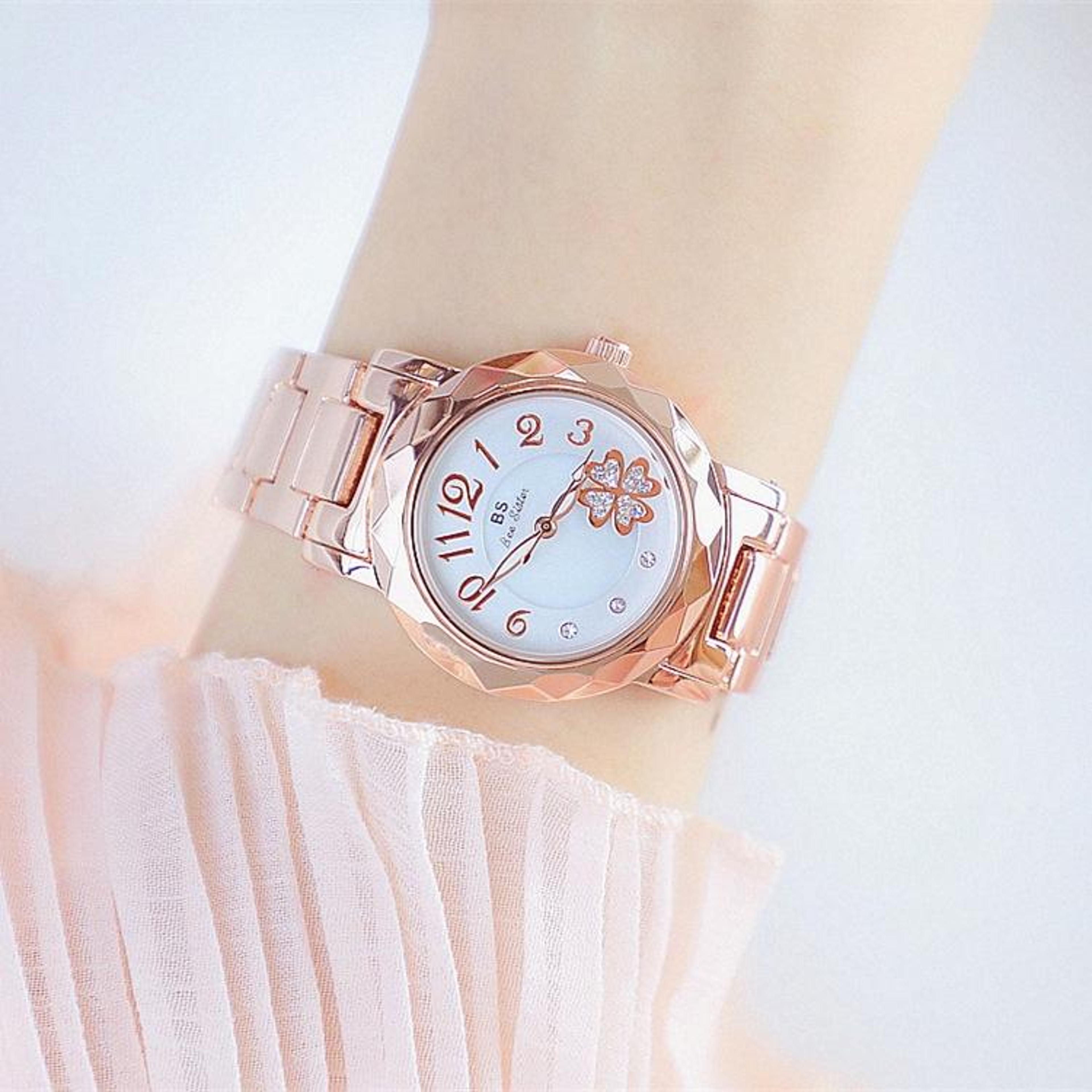 elegant flower quartz women's bracelet watch with alloy strap and jewelry clasp