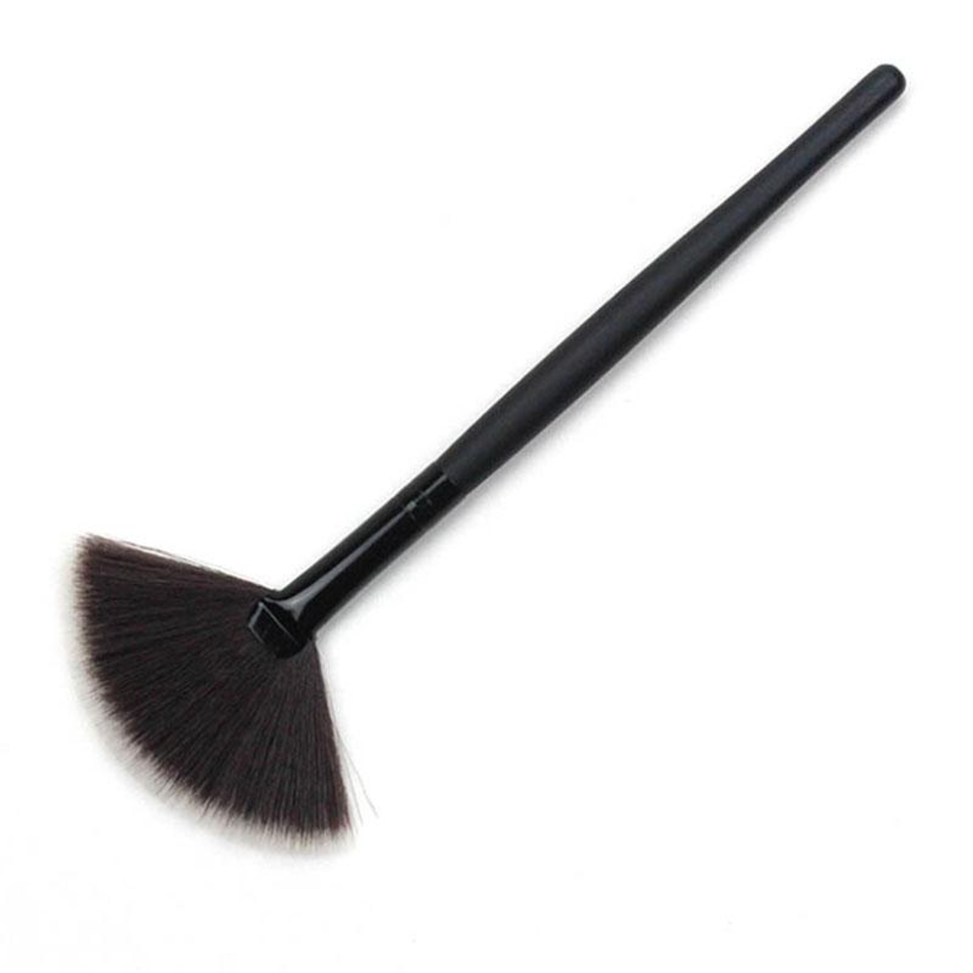 soft fan makeup brush for blush highlighter powder with synthetic fiber bristles