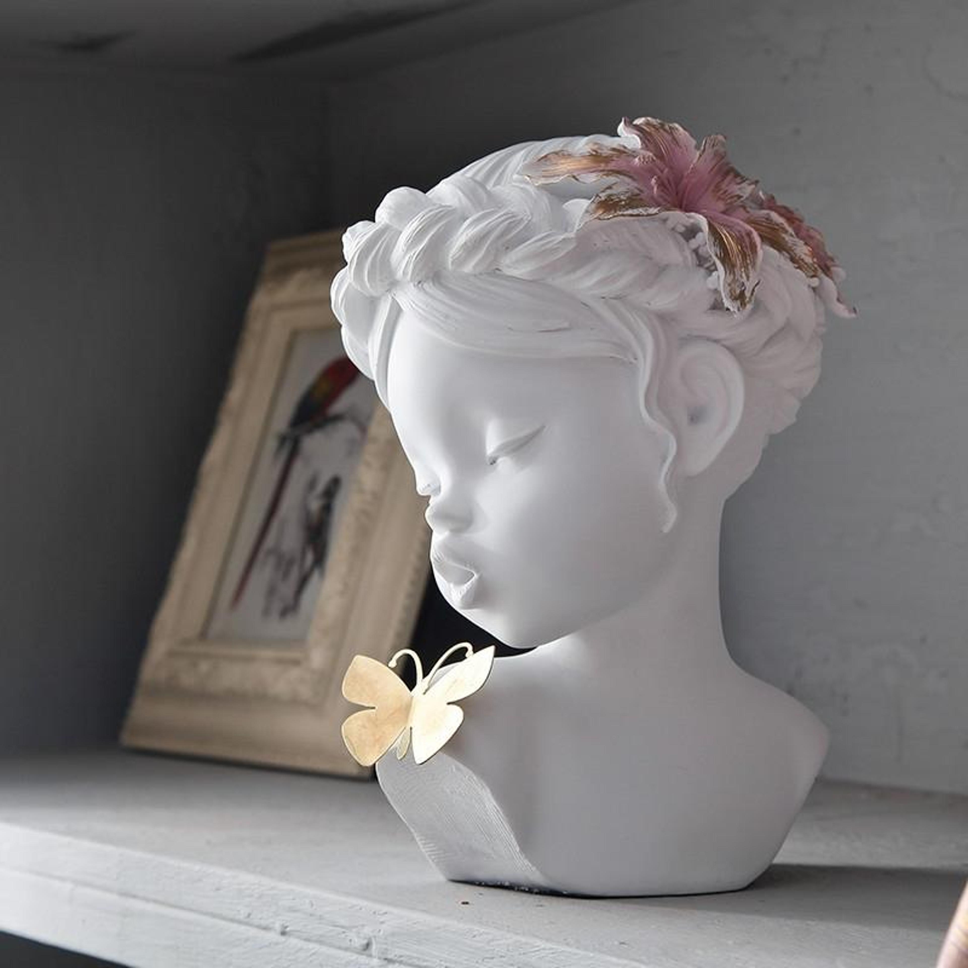 creative resin girl statue decorative desktop decor for home office shelf gift white