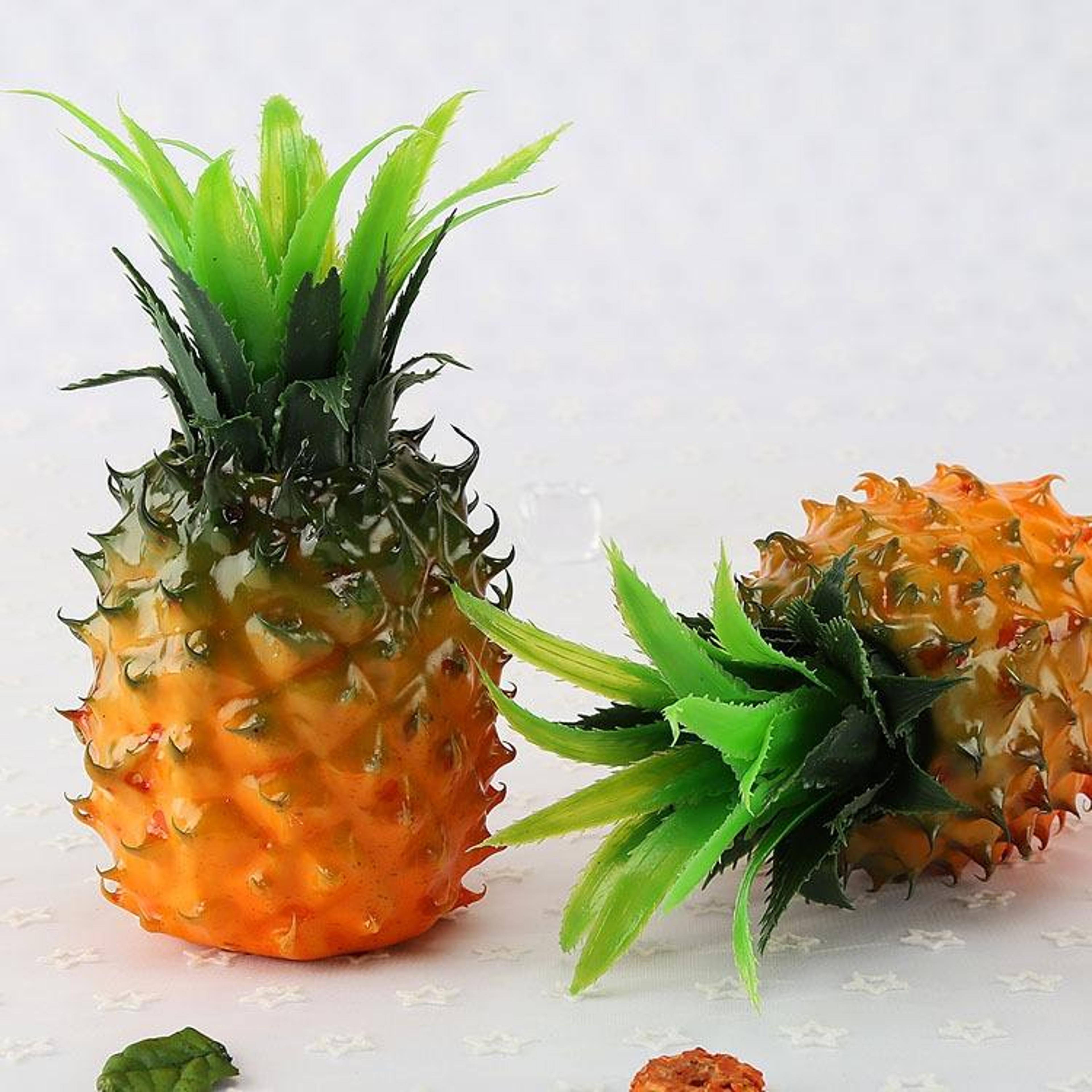 realistic artificial pineapple photography prop & fake pineapple decor for home display