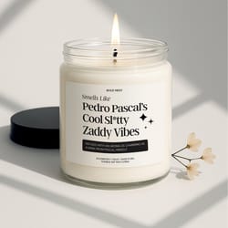 smells like pedro pascal candle – celebrity inspired movie star soy candle, funny pop culture gift for fans & home decor