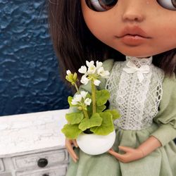 Dollhouse miniature flowers in pot  Scale 1:6 White geranium