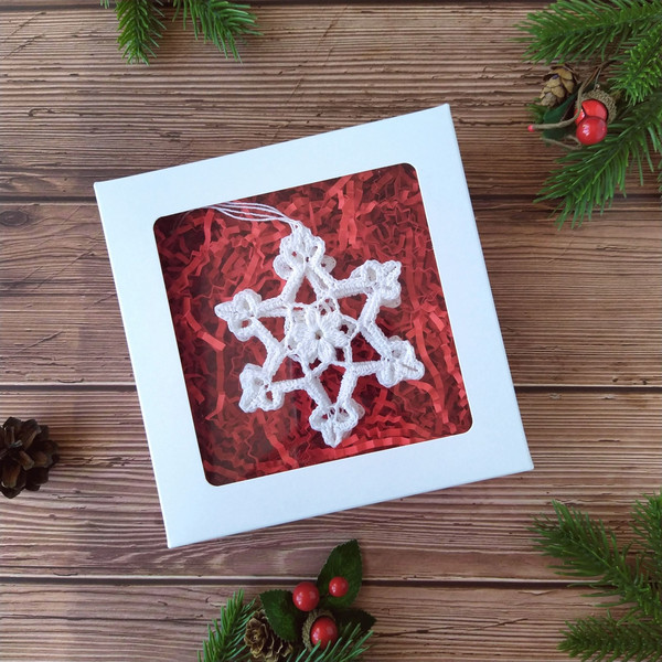 snowflake gift box.jpg
