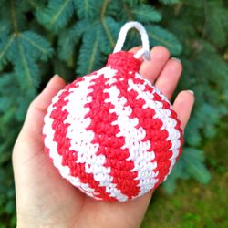 Amigurumi patterns Christmas balls ornaments ideas to make Easy Christmas crochet patterns baubles tree decorations