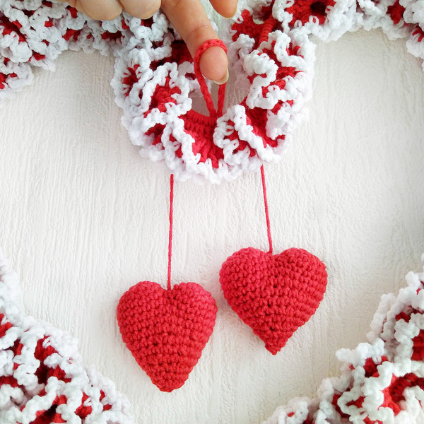 crochet heart wall hanging.jpeg