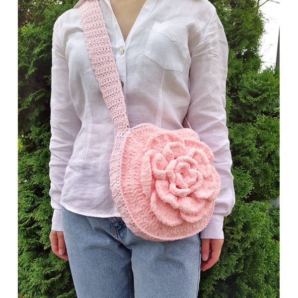 cute crochet purses with flowers.jpg