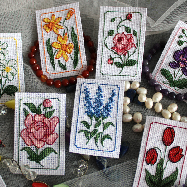 Small cross stitch patterns Flowers (5).png