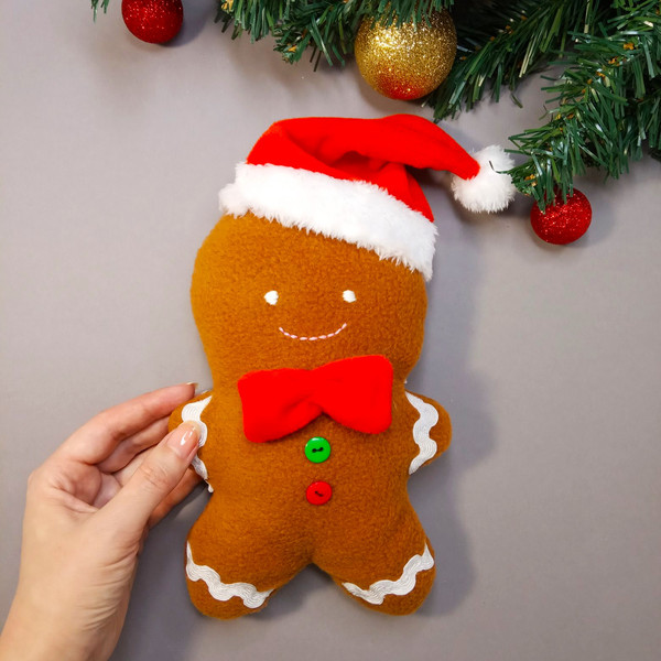 gingerbread-man-with-santa-hat-softie