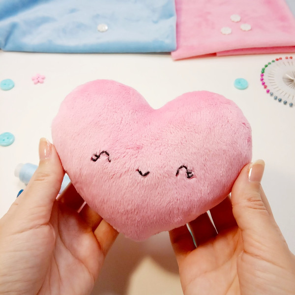 kawaii-plush-heart-handmade-for-valentines-day-gift