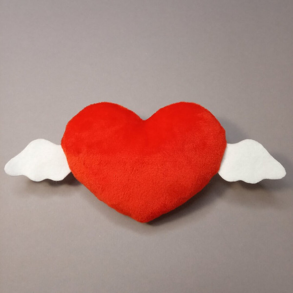 valentines-decor-heart-plush-handmade