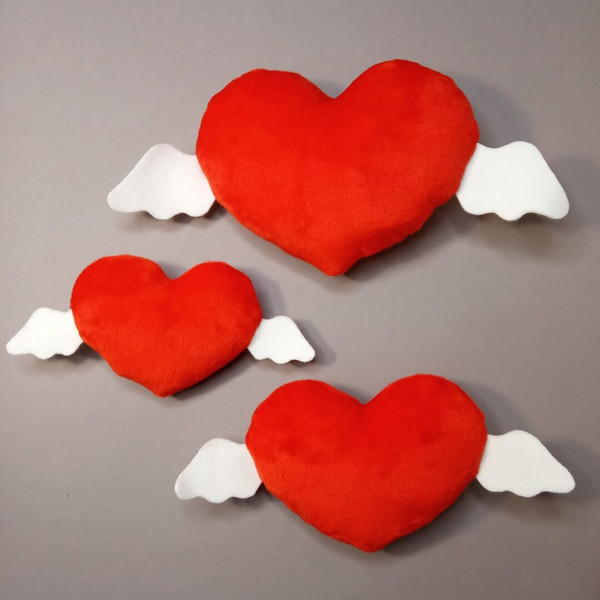 handcrafted-heart-plush-toys-with-wings