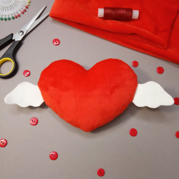 red-heart-plush-handmade-valentines-decor