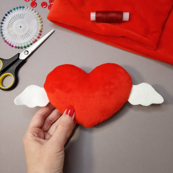heart-plush-toy-handmade-sewing-project