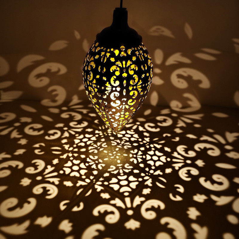 Romantic Hollow Outdoor Solar Water Drop Lantern, Metal Iron Design, Warm White Projection Lamp for Courtyard Decoration