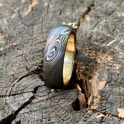 Timeless Craftsmanship: Men's Damascus Ring with Brass Sleeve - Perfect Wedding Band and Engagement Gift