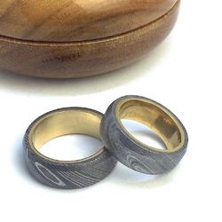 Timeless Men's Damascus Wedding Ring - Perfect for Engagements and Anniversaries