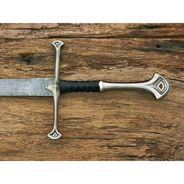 Handmade_Damascus_Steel_Anduril_Sword_with_Wall_Mount_-_Narsil_King_Aragorn_Replica,_Battle_Ready_-_Best_Gifts_for_Men (2).jpg