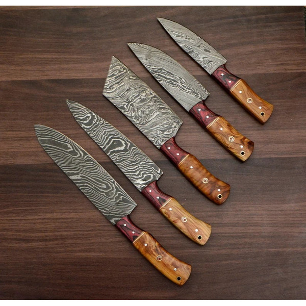 Exquisite_Hand_Forged_Damascus_Chef's_Knife_Set_-_05_Kitchen_&_BBQ_Knives_with_Free_Leather_Sheet_-_Perfect_Cooking_Gift (4).jpg